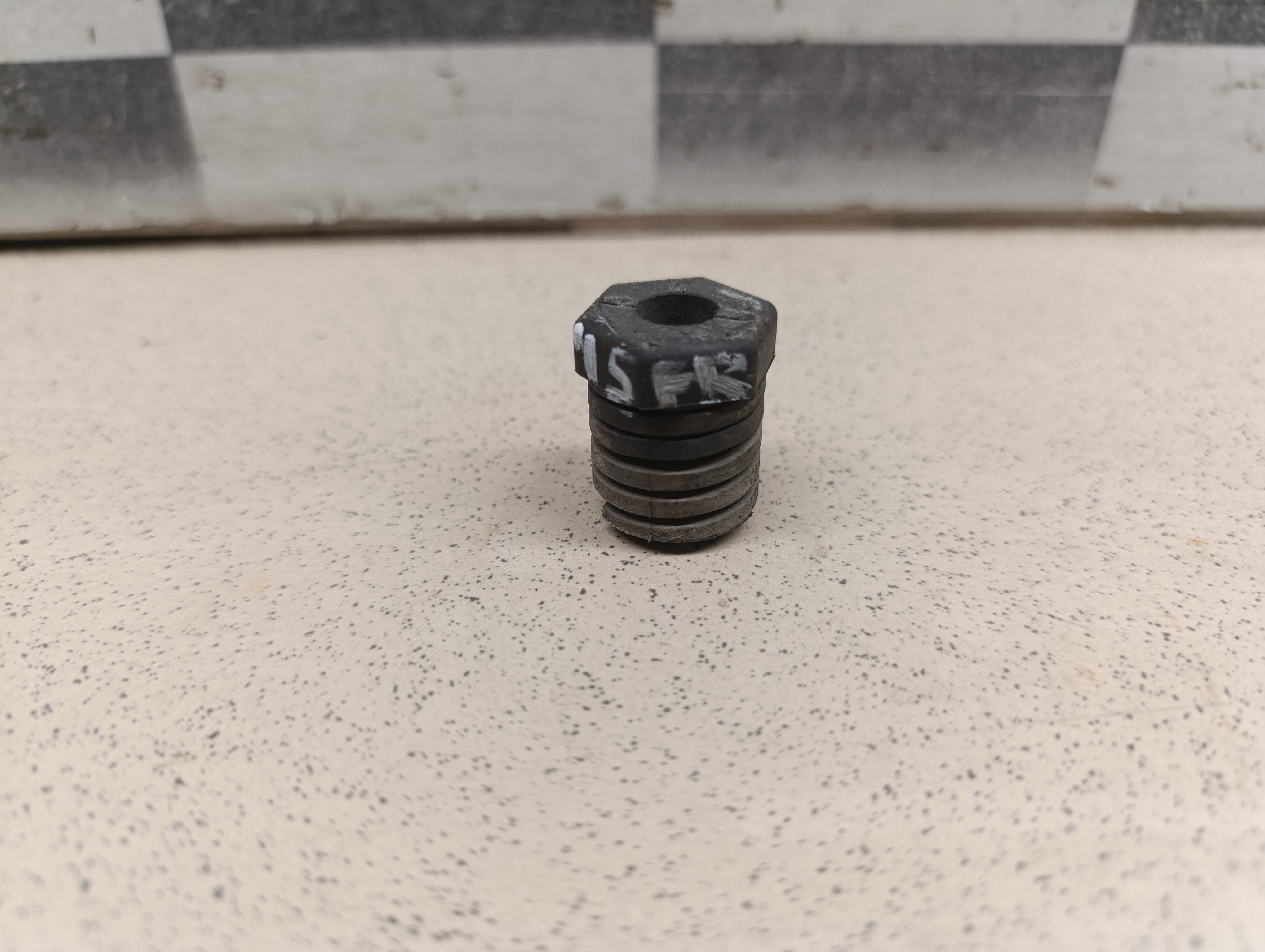 Отбойник капота Chevrolet Aveo (T250) 2005-2011