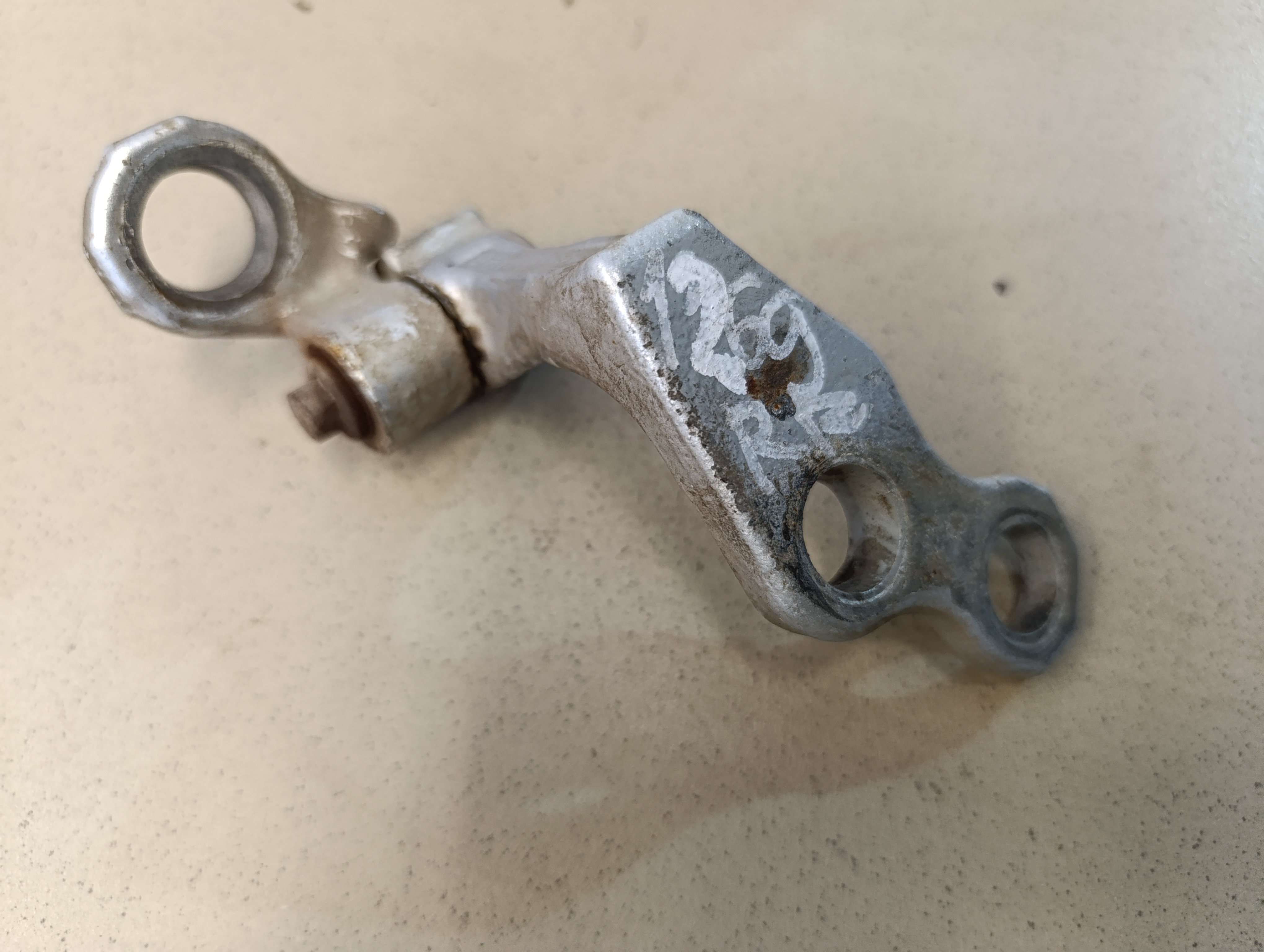 Петля двери задней правой верхняя FORD Focus II 2005-2008