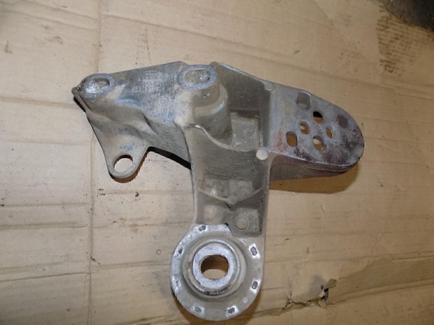 Кронштейн опоры двигателя Audi A4 [B5] 1994-2000