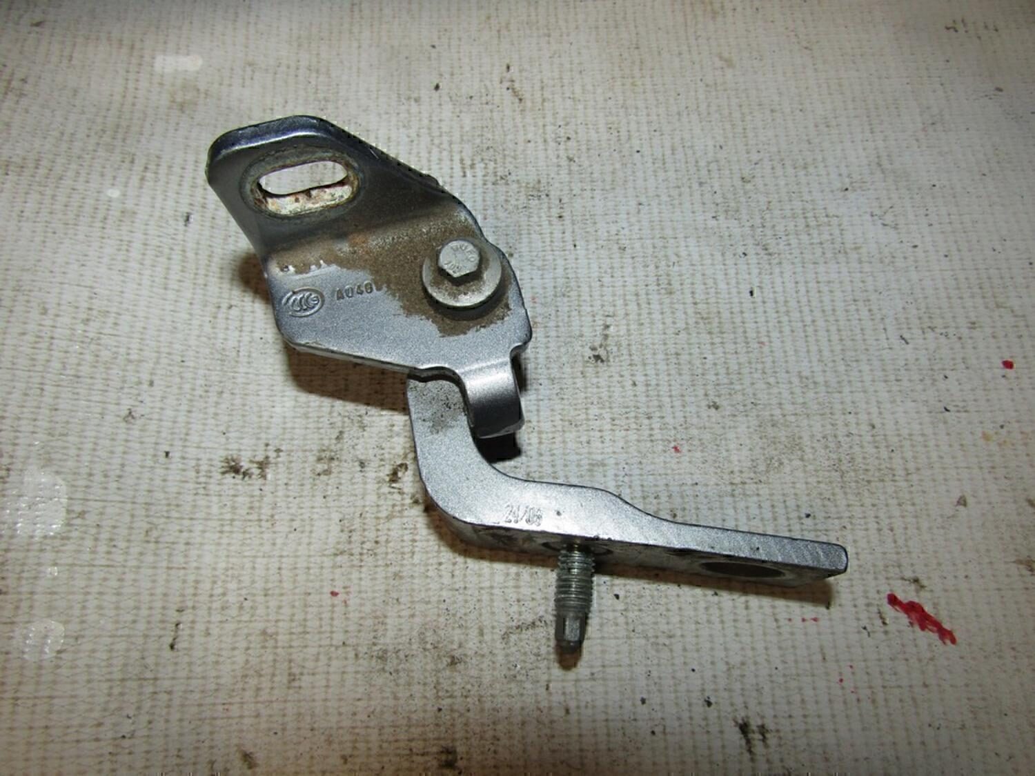 Петля двери задней левой нижняя FORD Mondeo IV 2007-2015