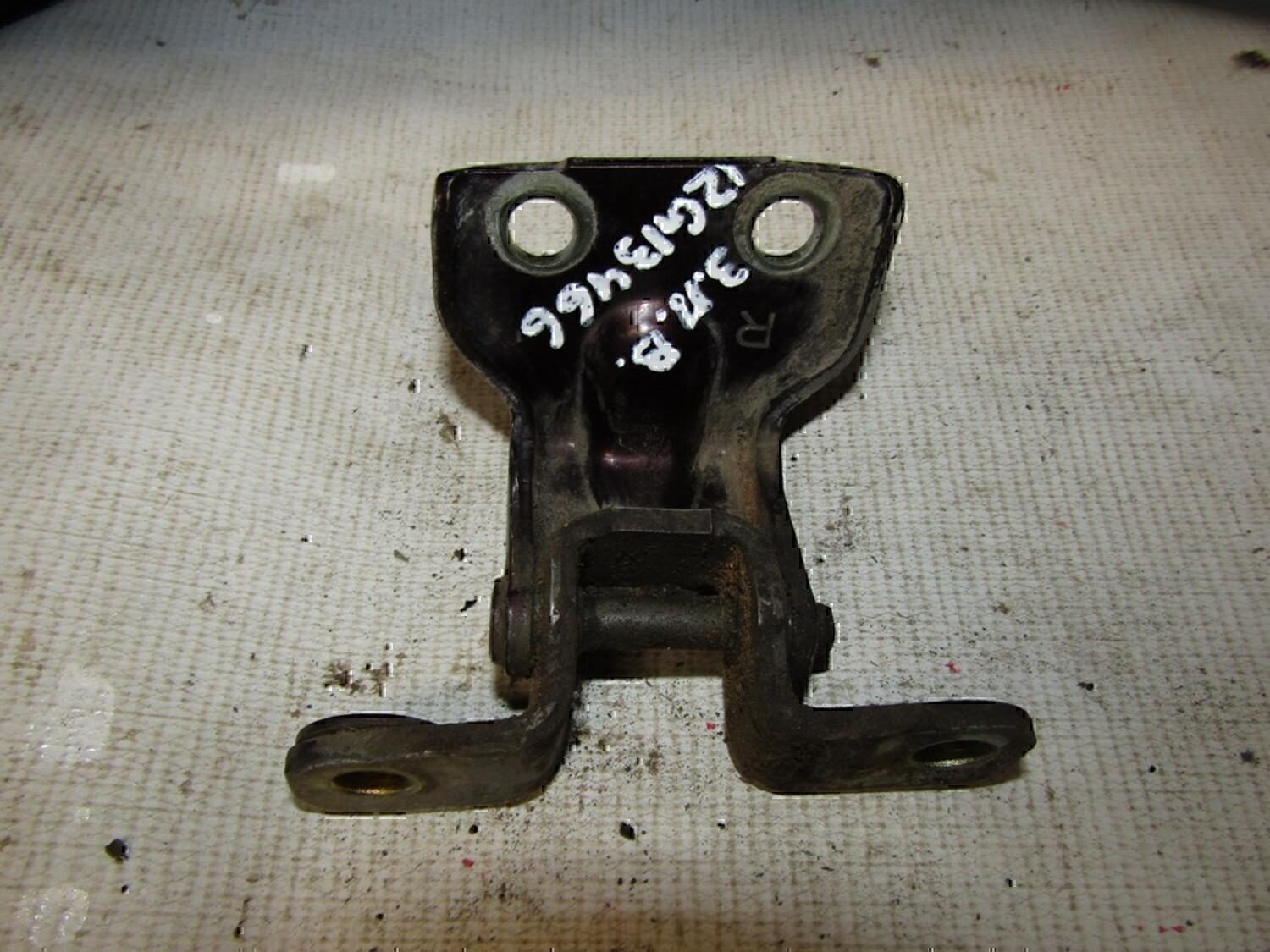 Петля двери задней правой верхняя MAZDA 626 (GE) 1992-1997