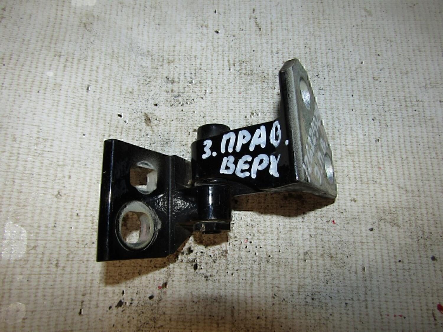 Петля двери задней правой верхняя