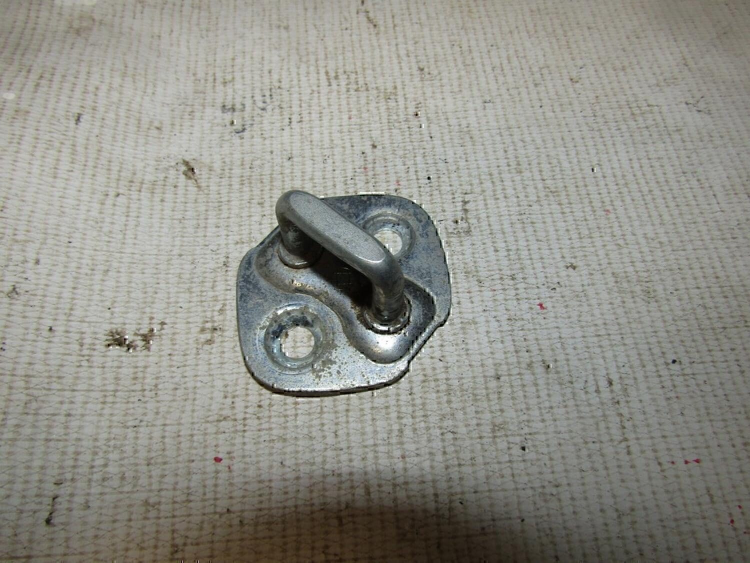 Ответная часть замка двери MAZDA 626 (GE) 1992-1997