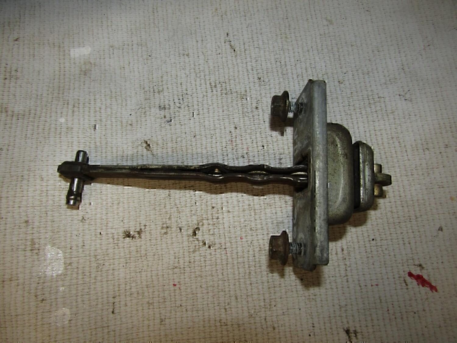 Ограничитель двери MAZDA 626 (GE) 1992-1997