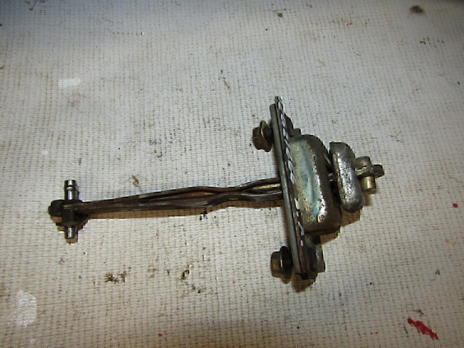 Ограничитель двери MAZDA 626 (GE) 1992-1997