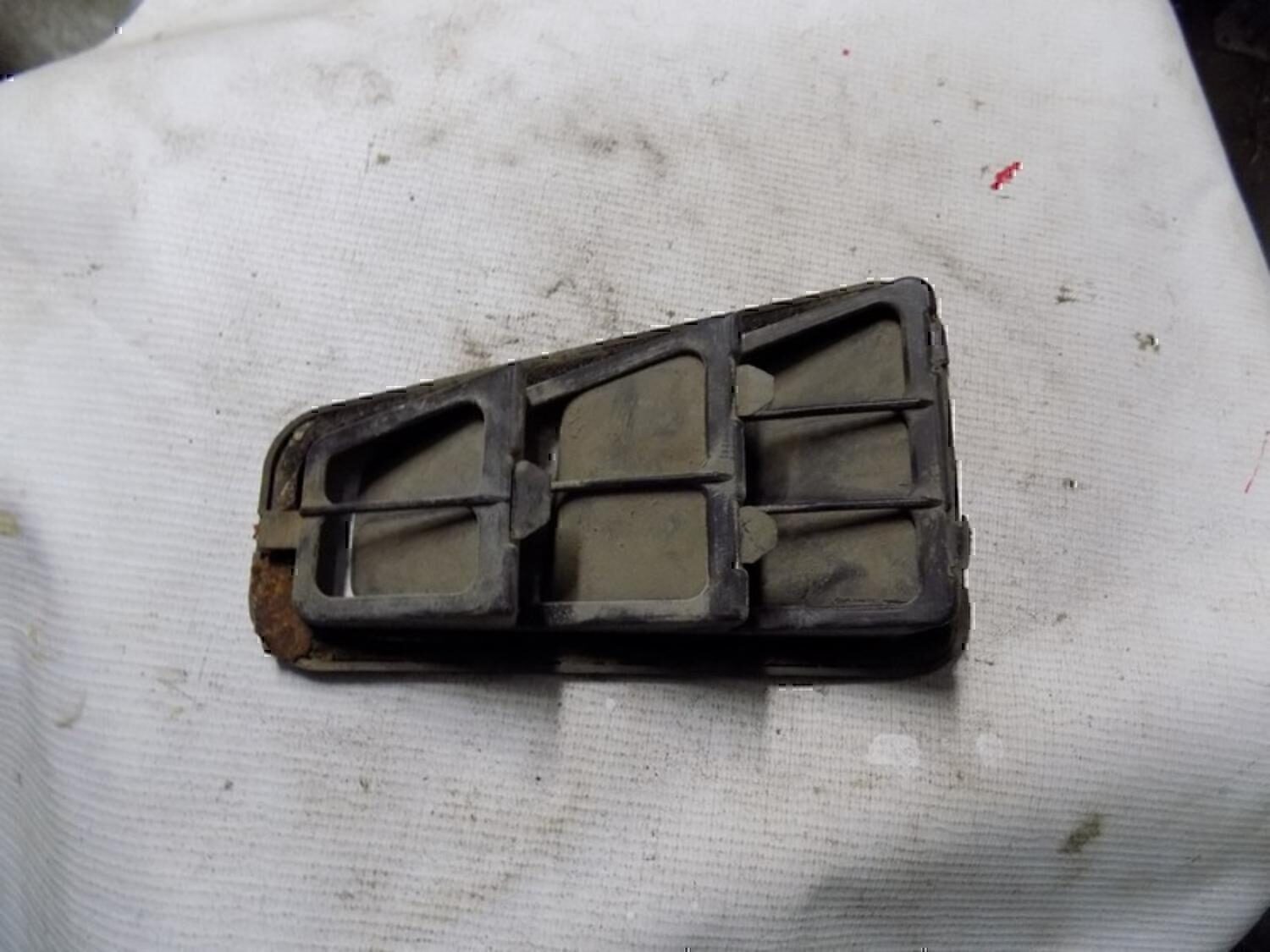 Решетка вентиляционная MITSUBISHI Lancer (CS/Classic) 2003-2006