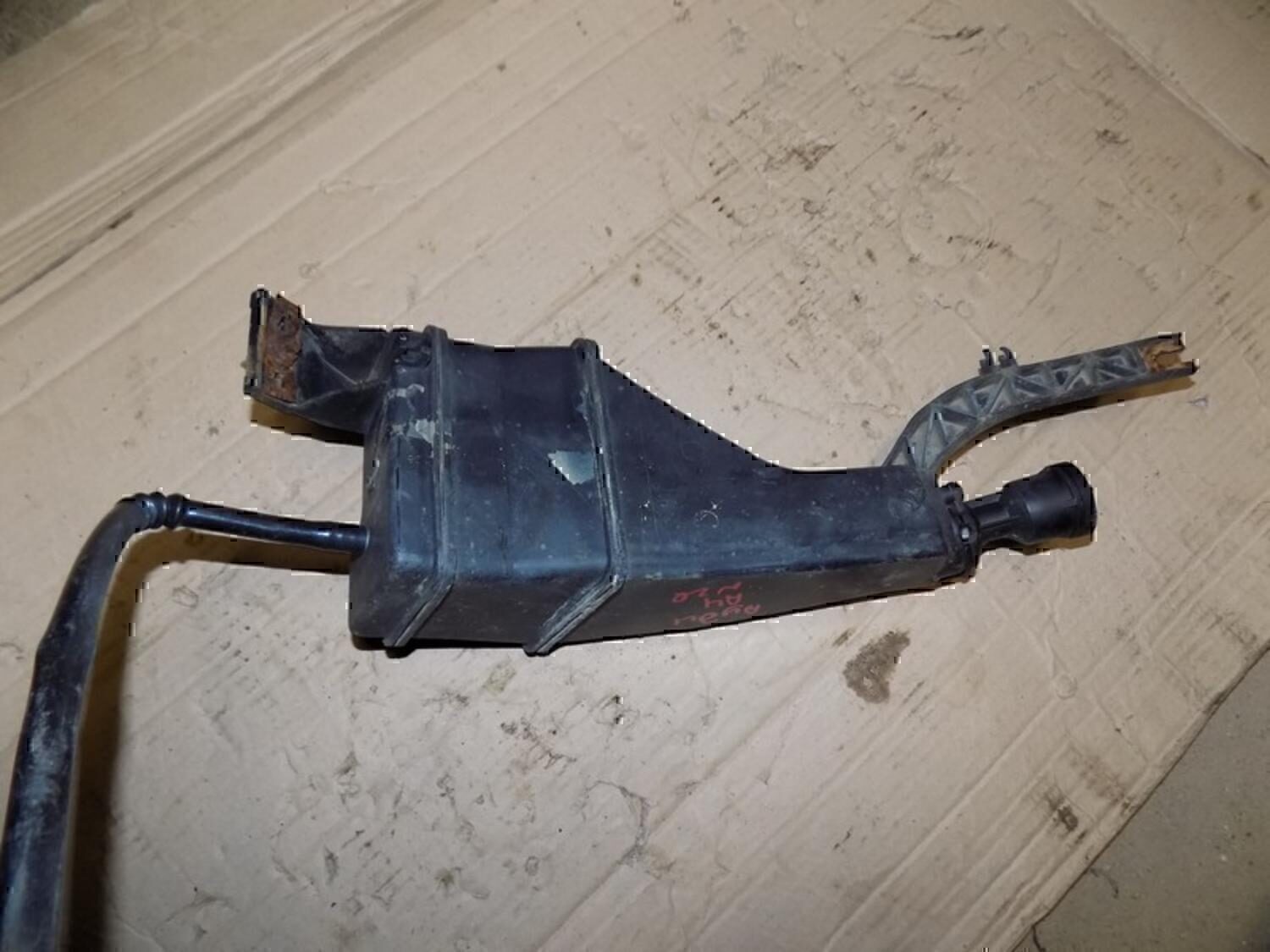 Абсорбер (фильтр угольный) Audi A4 [B5] 1994-2000