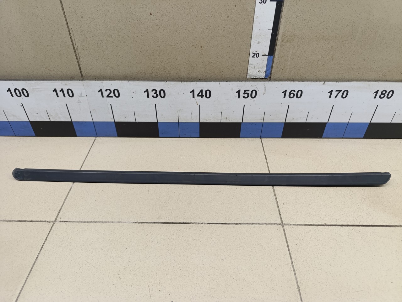 Накладка стекла переднего левого