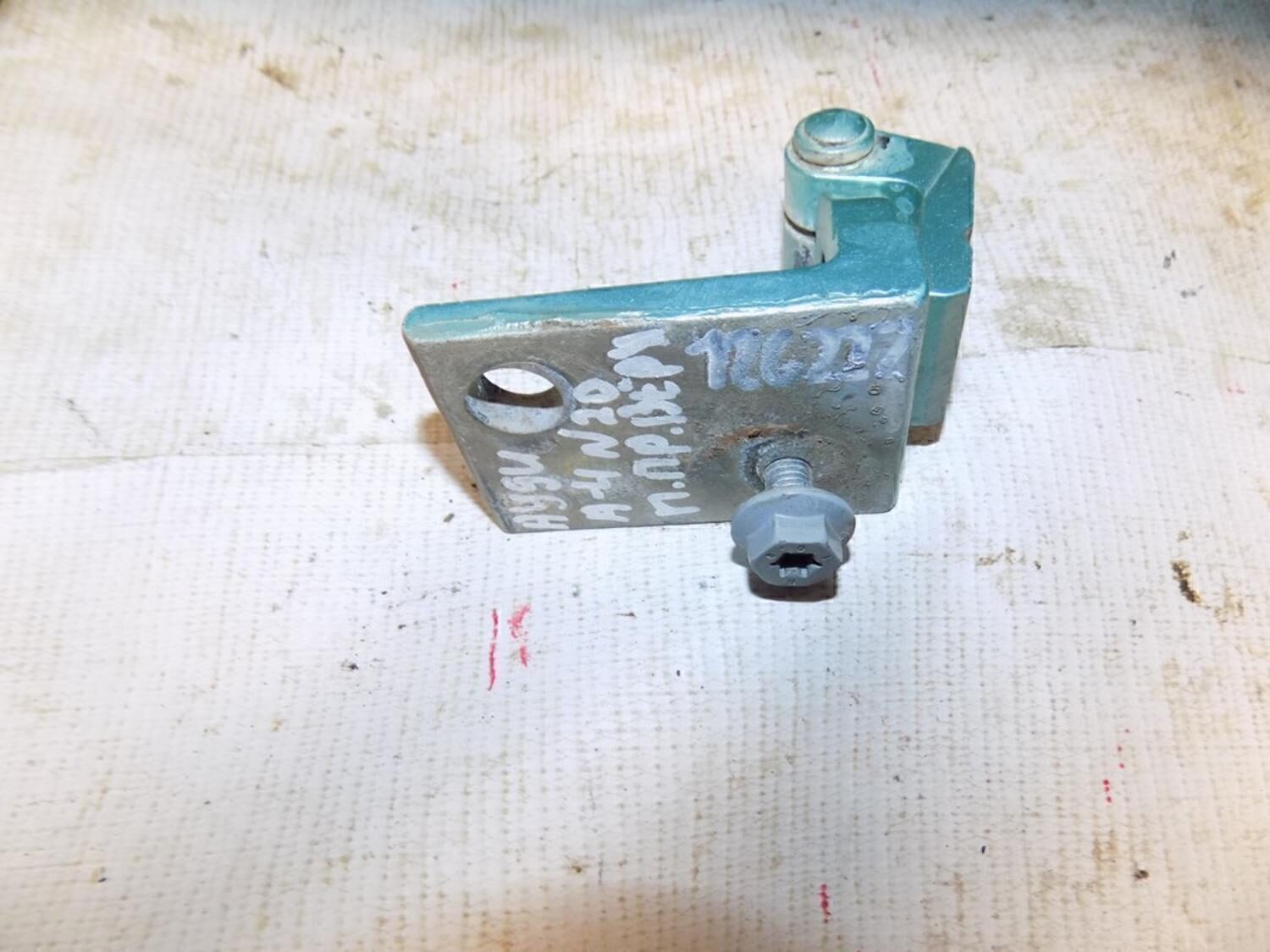 Петля двери передней правой верхняя Audi A4 [B5] 1994-2000