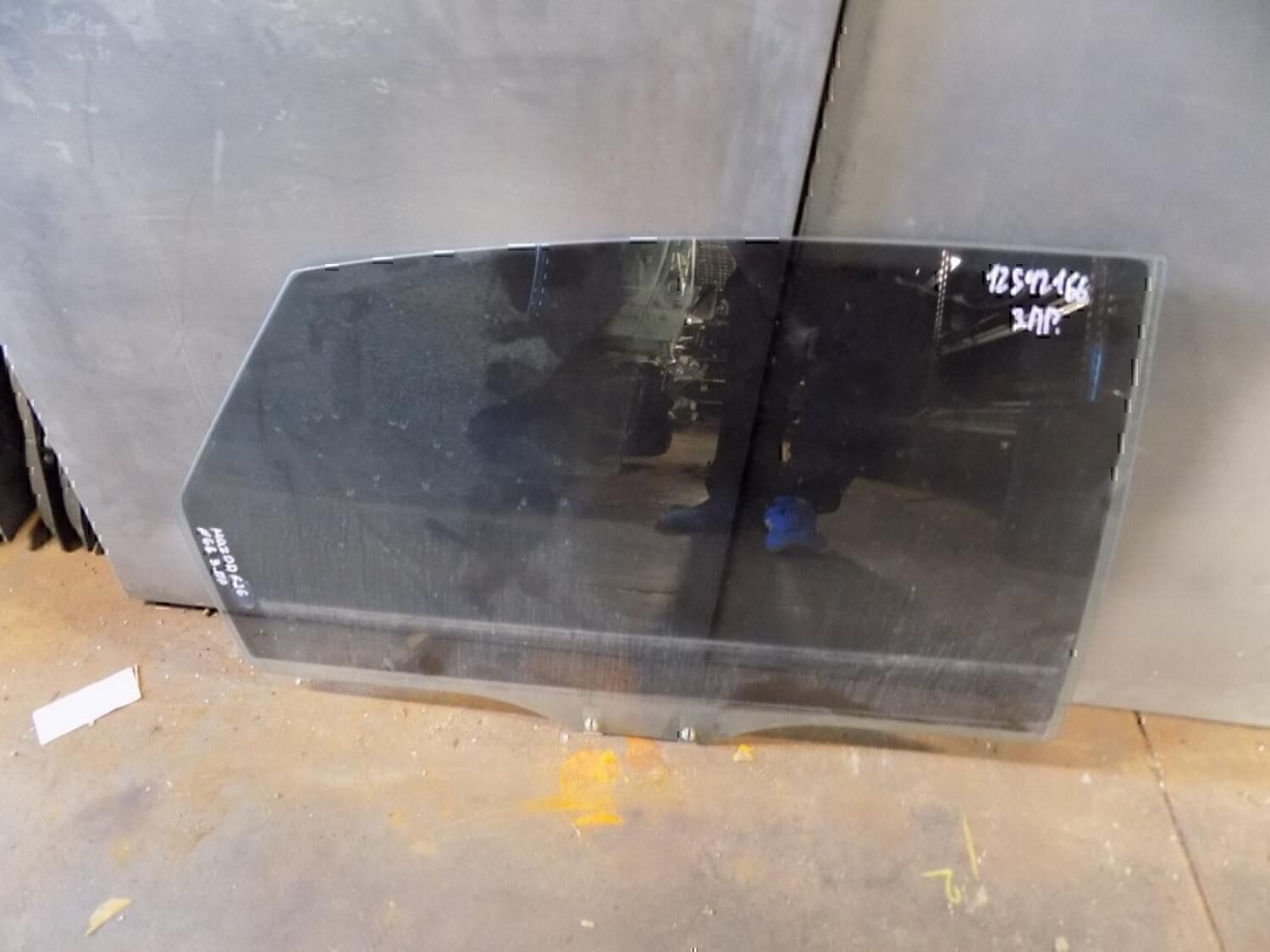 Стекло двери задней правой MAZDA 626 (GE) 1992-1997