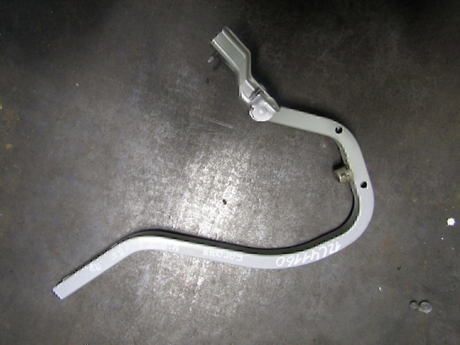 Петля крышки багажника KIA RIO 2000-2004