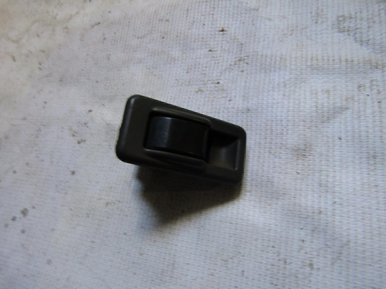 Кнопка стеклоподъемника MITSUBISHI Pajero/Montero (V1, V2, V3, V4) 1997-2004