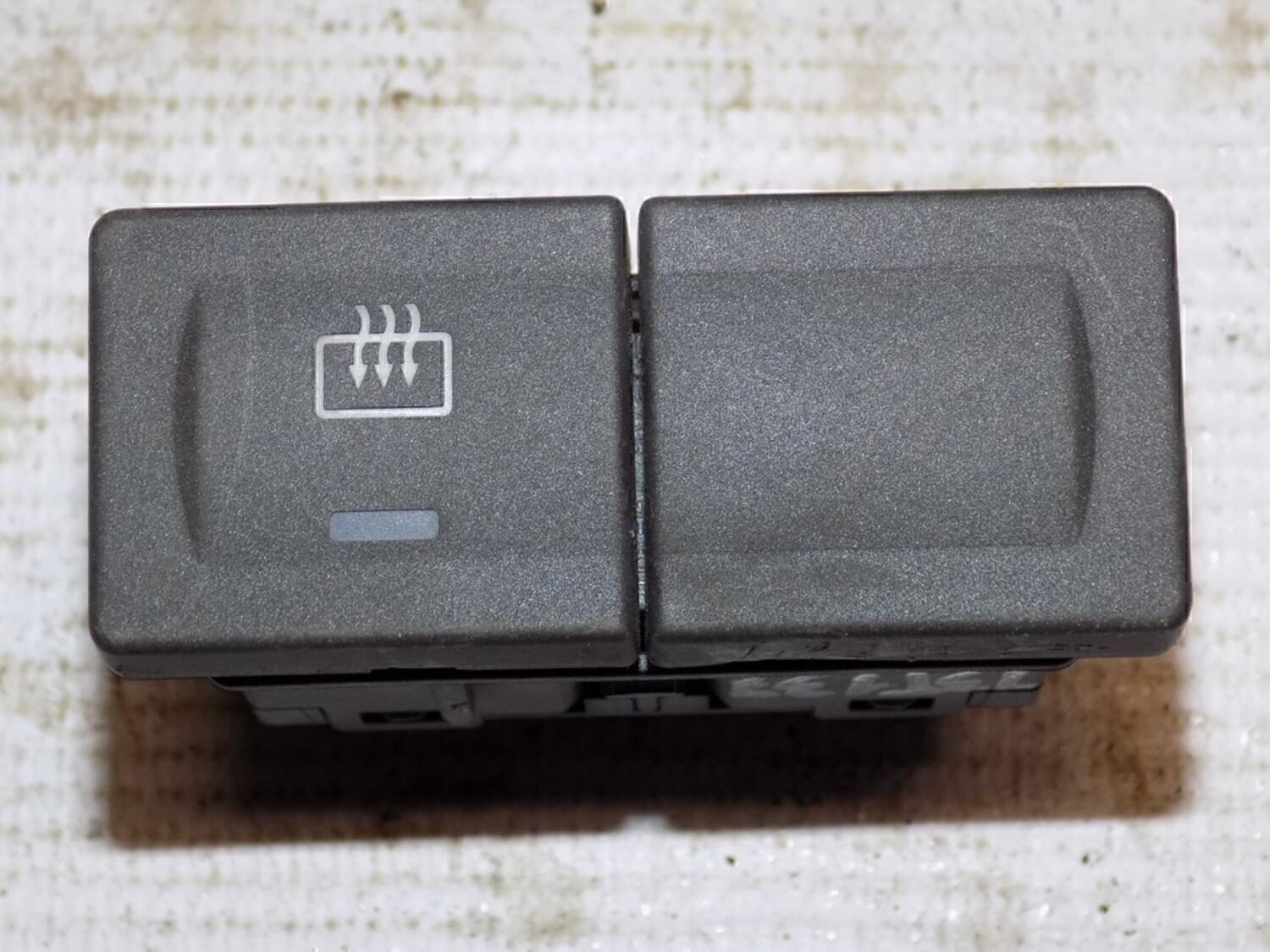 Кнопка обогрева заднего стекла FORD Fusion 2002-2012