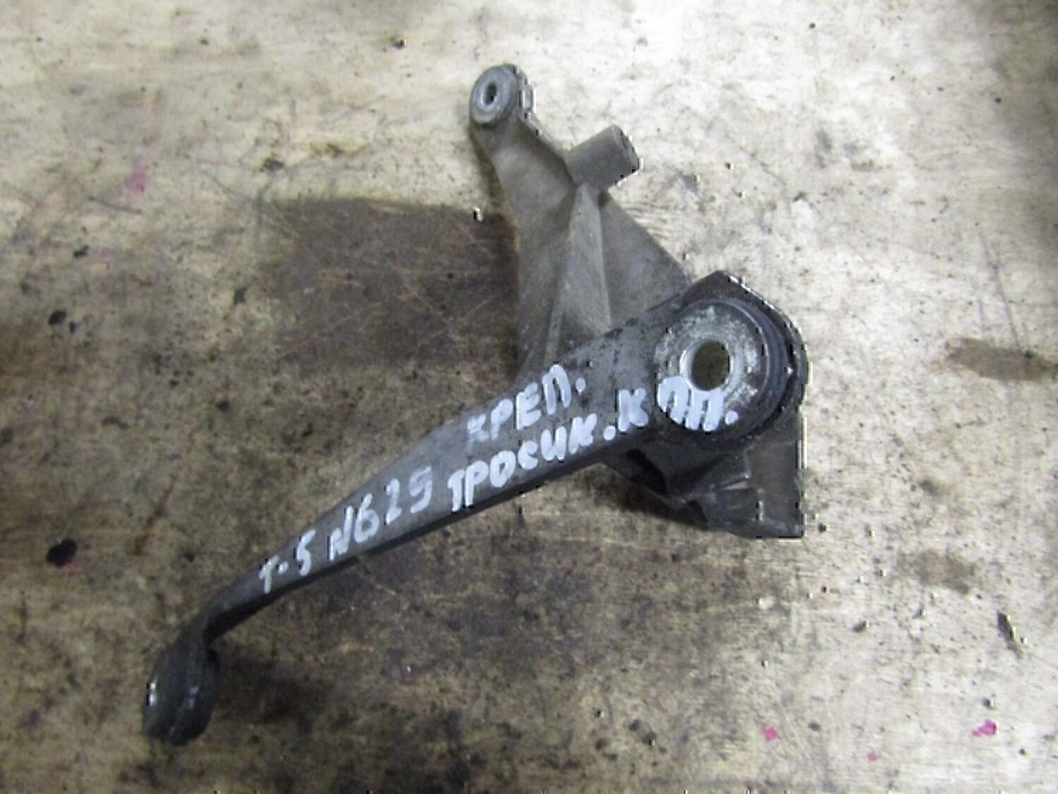 Кронштейн крепления троса КПП VW Transporter T5 2003-2015