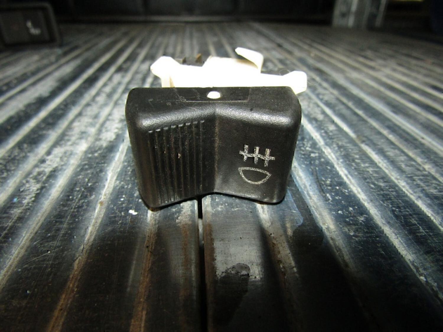 Кнопка противотуманки VAZ Lada 2107