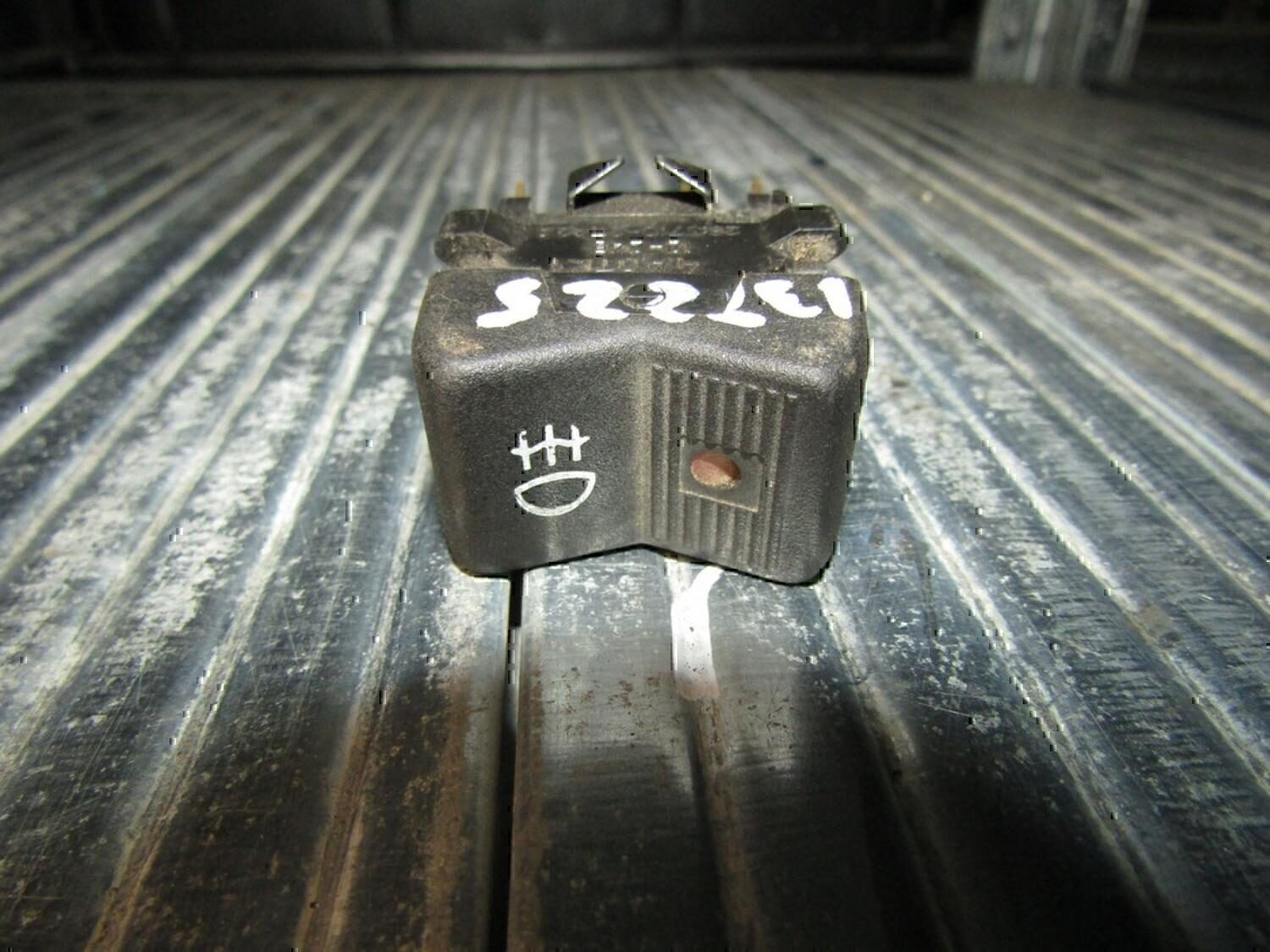 Кнопка противотуманки VAZ Lada 2107