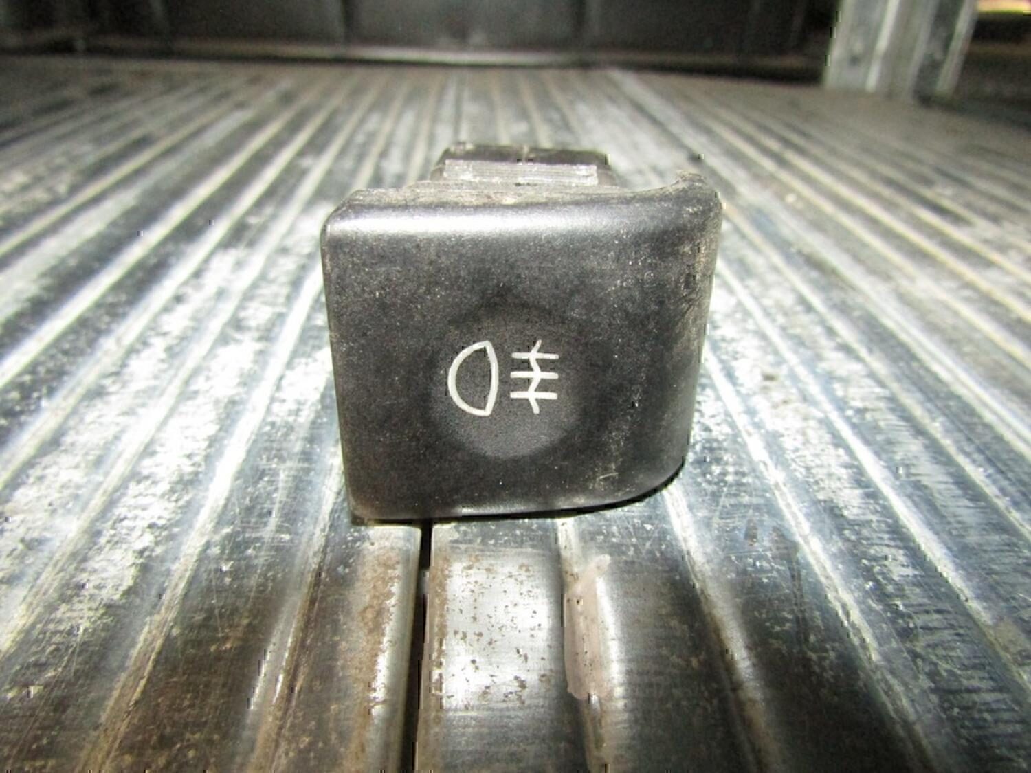 Кнопка противотуманки VAZ Lada 2110