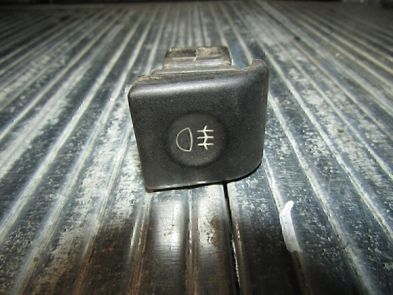 Кнопка противотуманки VAZ Lada 2110