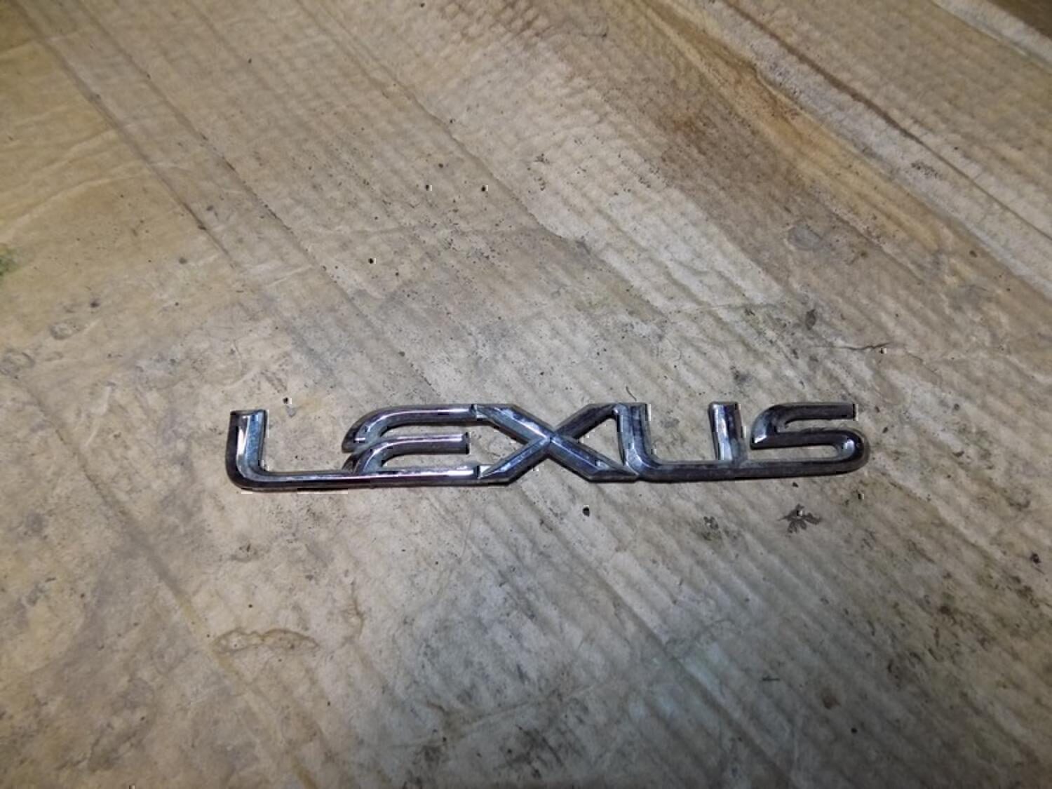 Эмблема на крышку багажника
