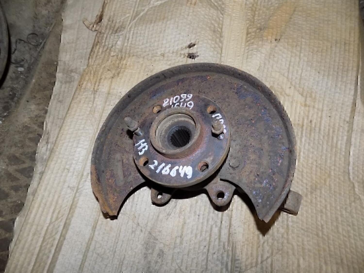 Кулак поворотный передний правый VAZ Lada 2115