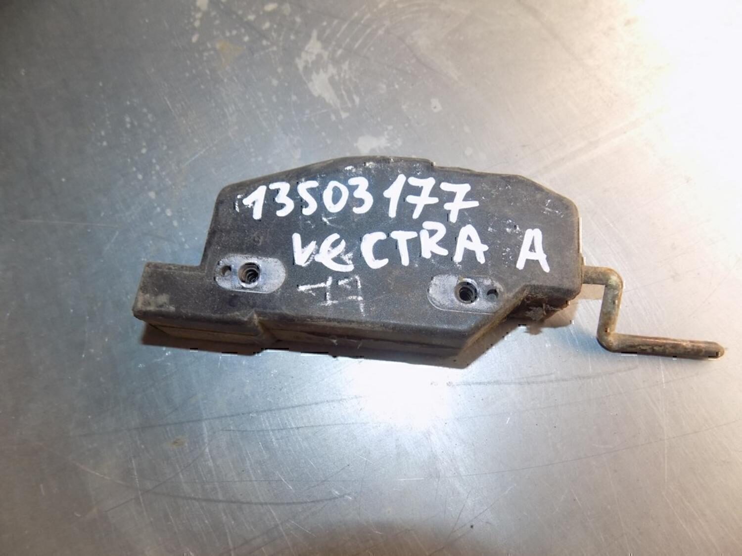 Активатор замка крышки бензобака OPEL Omega A 1986-1994