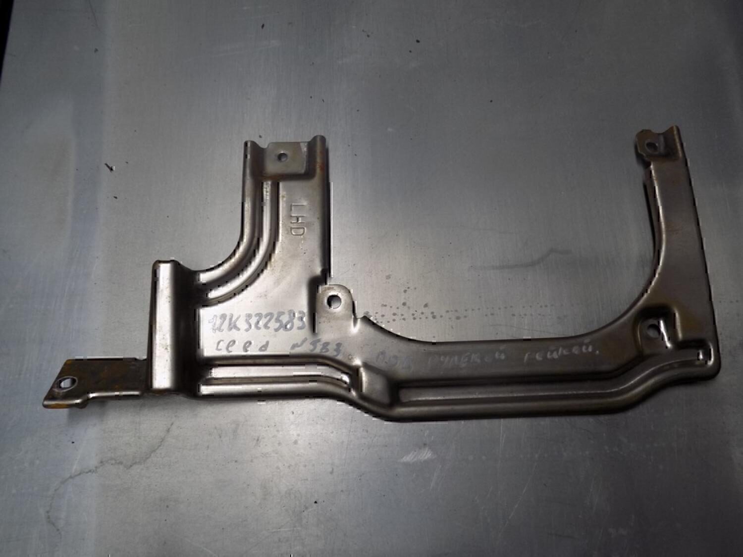 Кронштейн (сопут. товар) KIA Ceed 2007- 2012