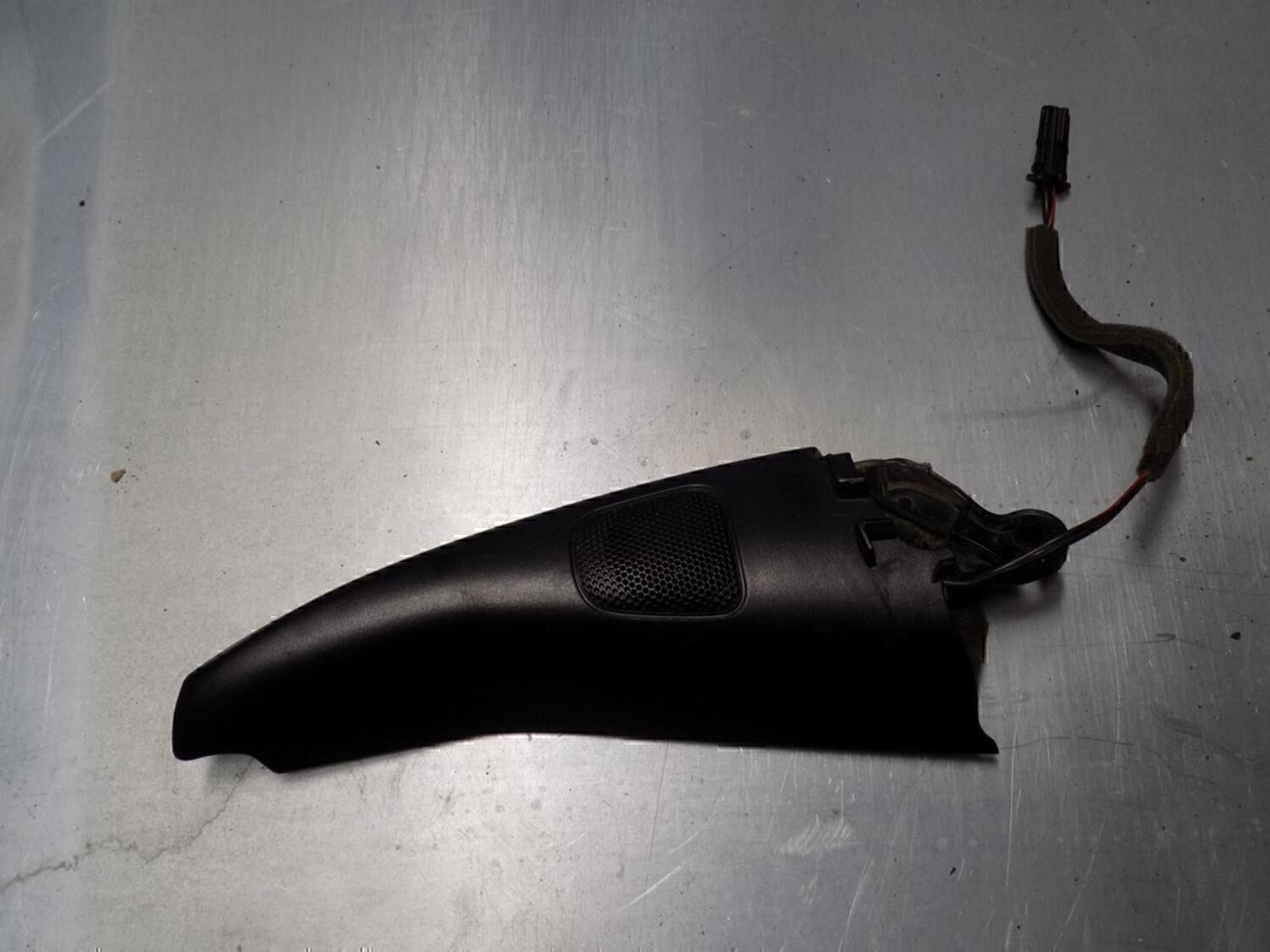 Крышка зеркала внутренняя левая VW Golf V Plus 2005-2014