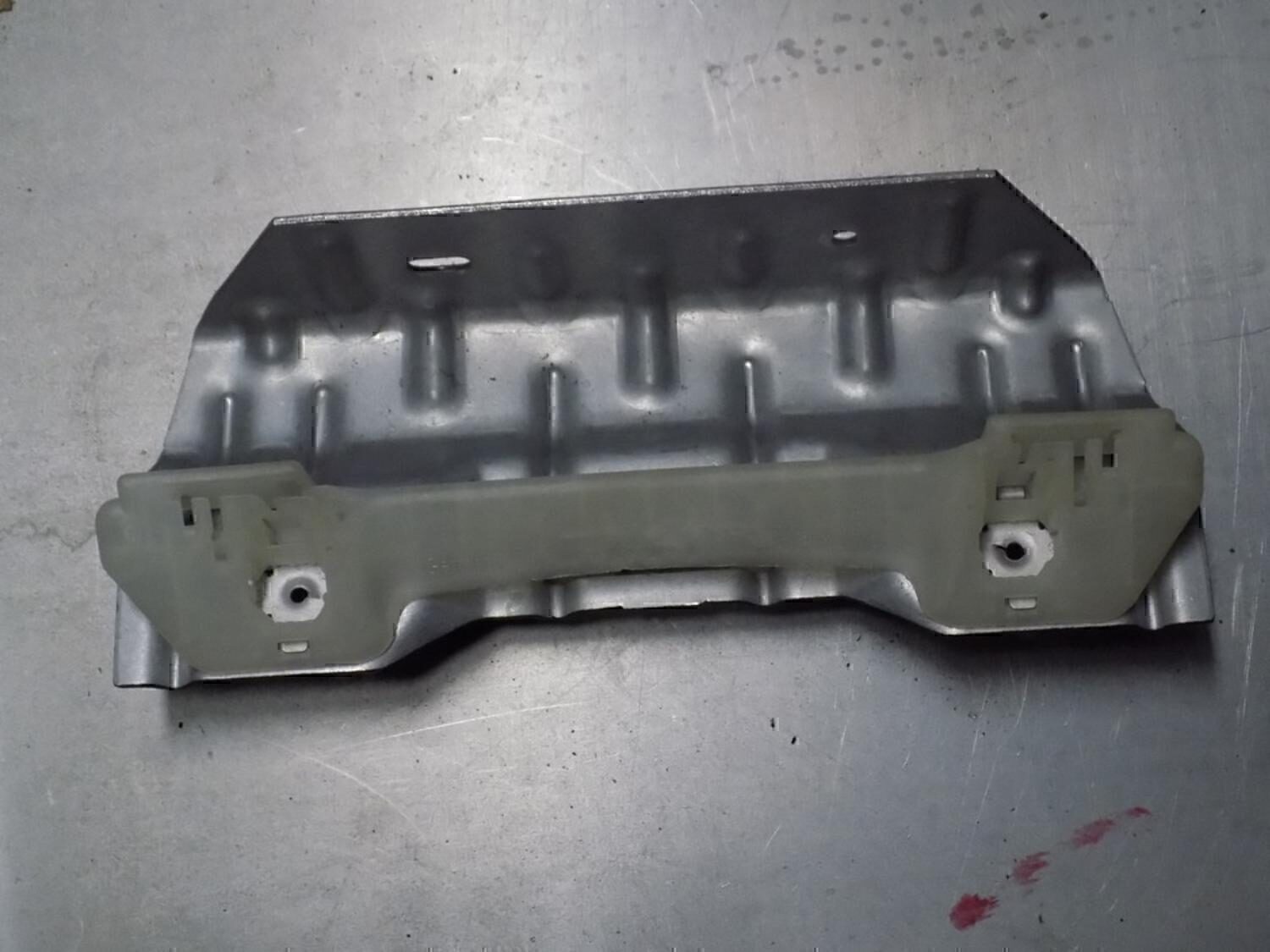 Кронштейн ручки VW Golf V Plus 2005-2014