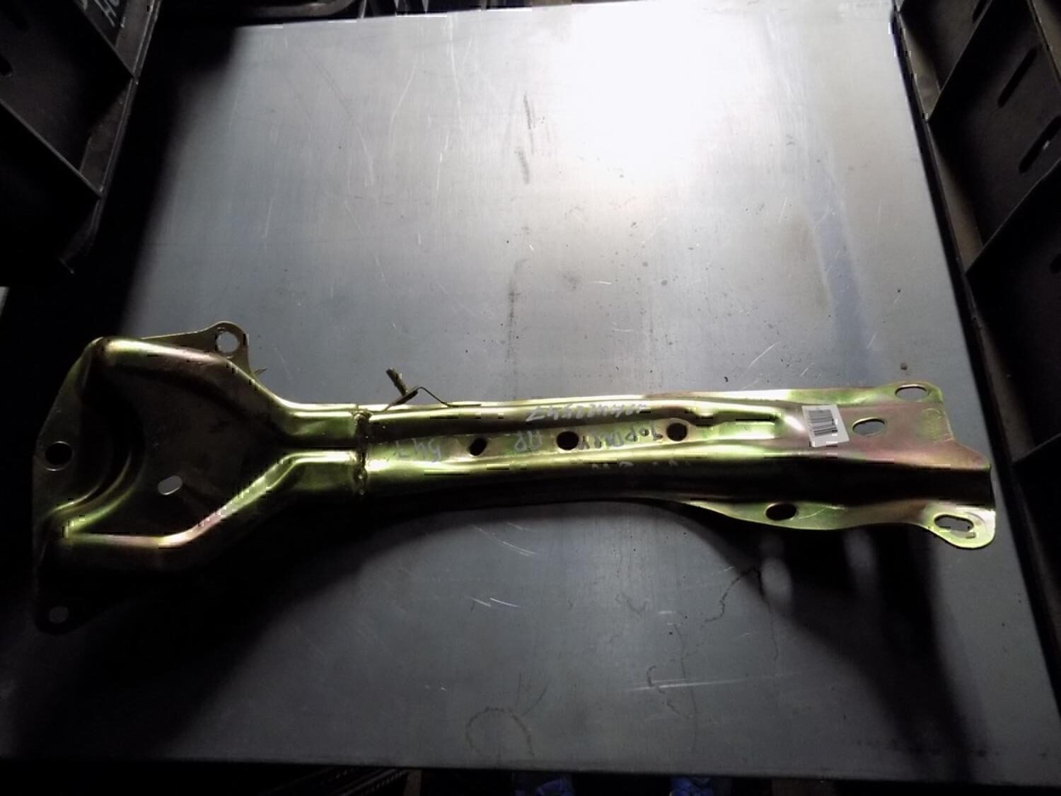 Кронштейн (сопут. товар) GEELY MK Cross 2011>