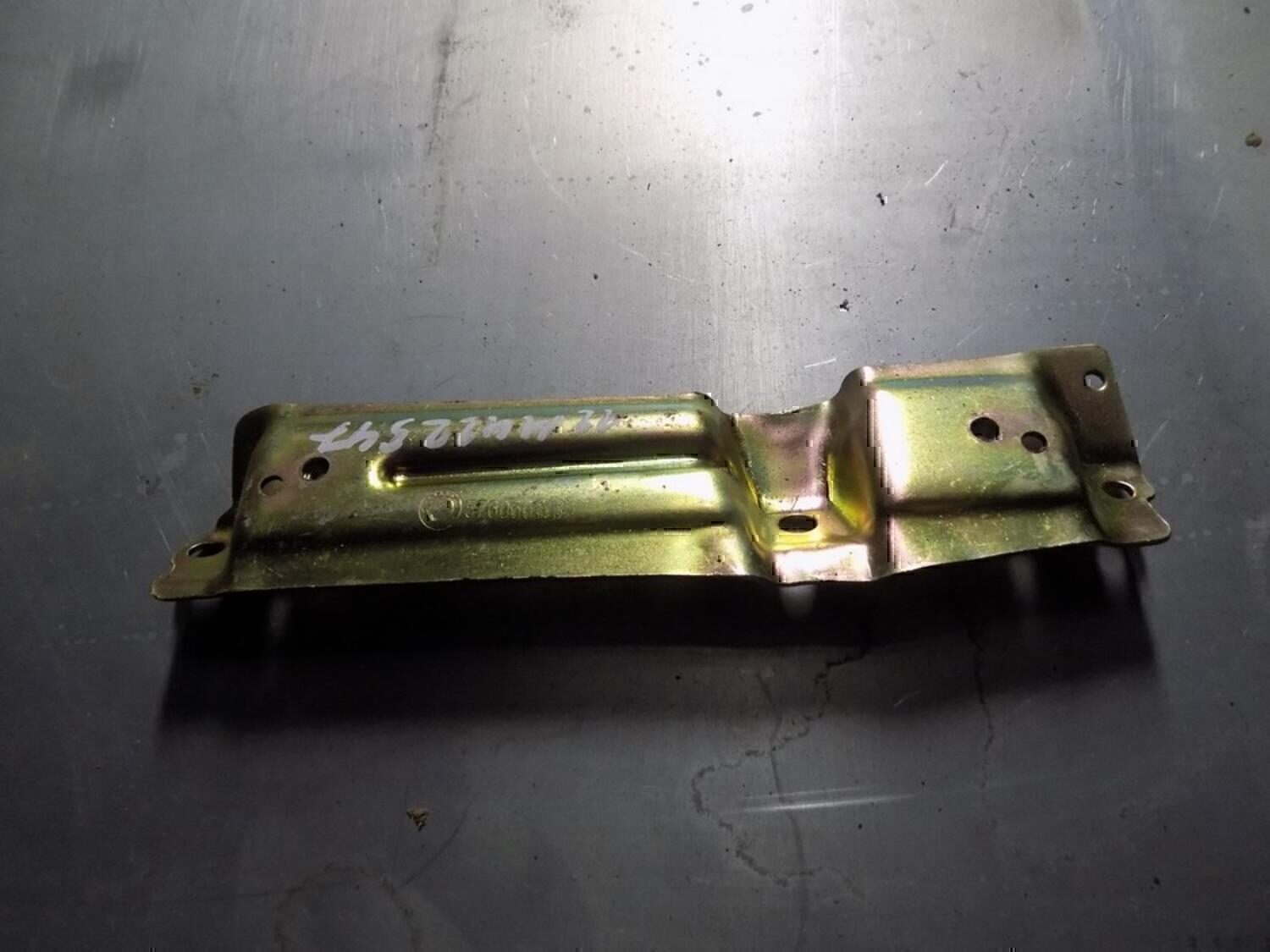 Кронштейн (сопут. товар) GEELY MK Cross 2011>