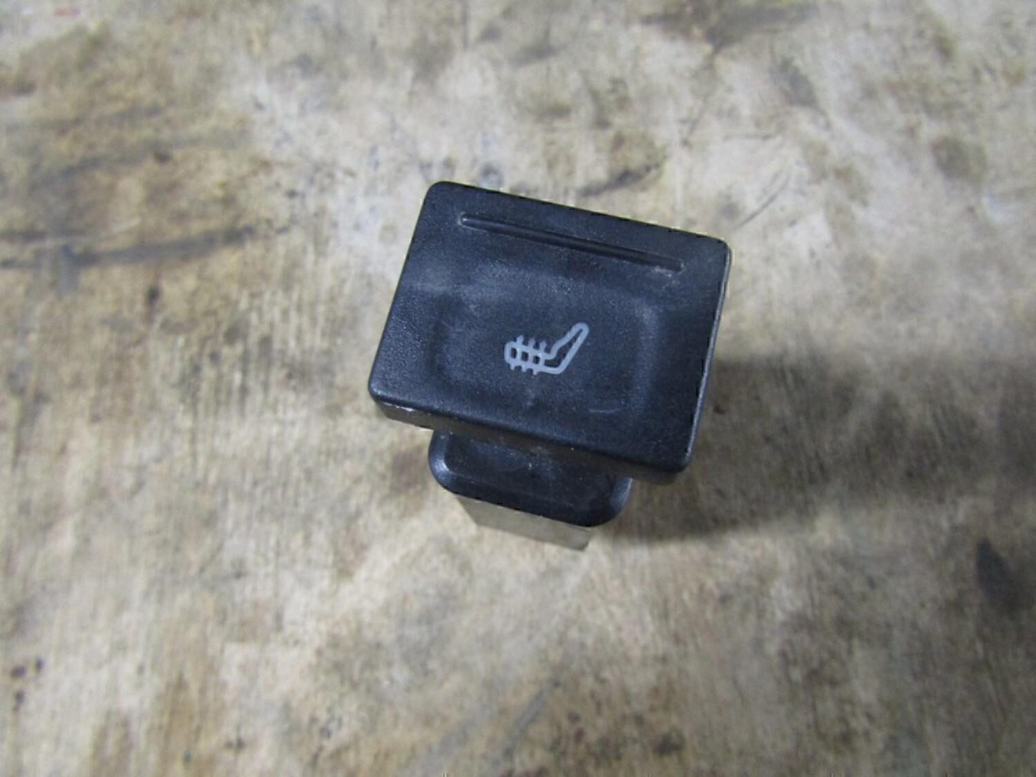 Кнопка обогрева сидений Chery Amulet (A15) 2006>