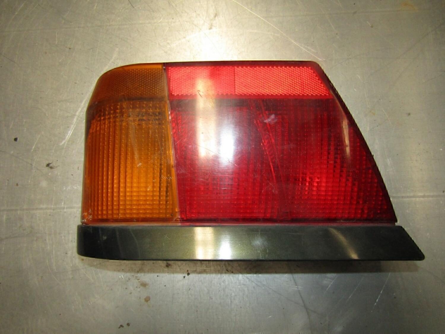 Фонарь задний наружный левый VAZ Lada 2115