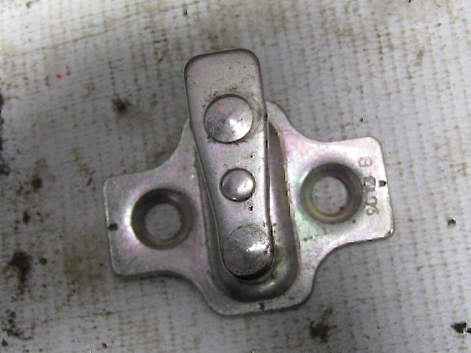 Ответная часть замка двери Chevrolet Aveo (T200) 2003-2008