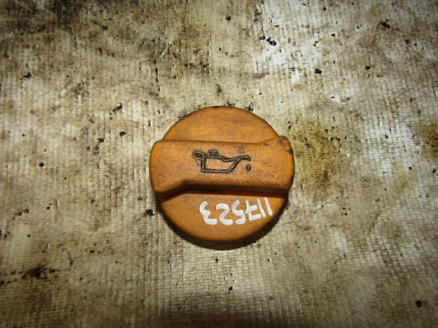 Крышка маслозаливной горловины VAZ Lada Granta 2011>