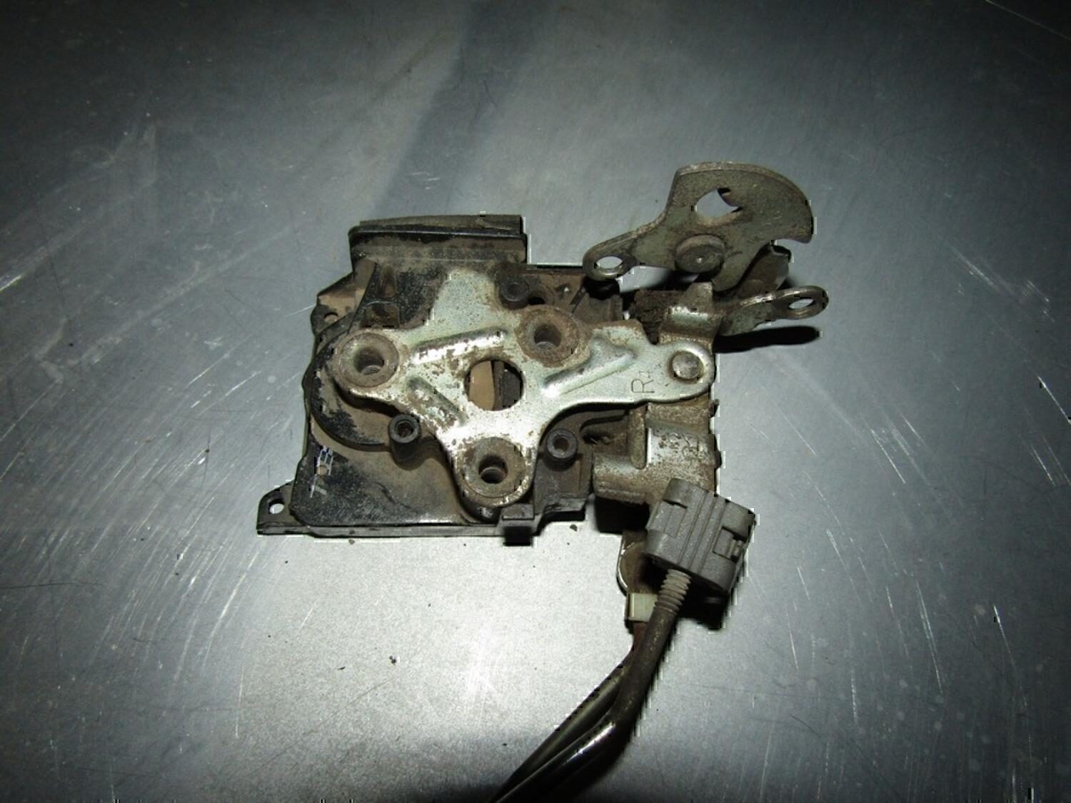 Замок двери передней правой Chevrolet Aveo (T200) 2003-2008