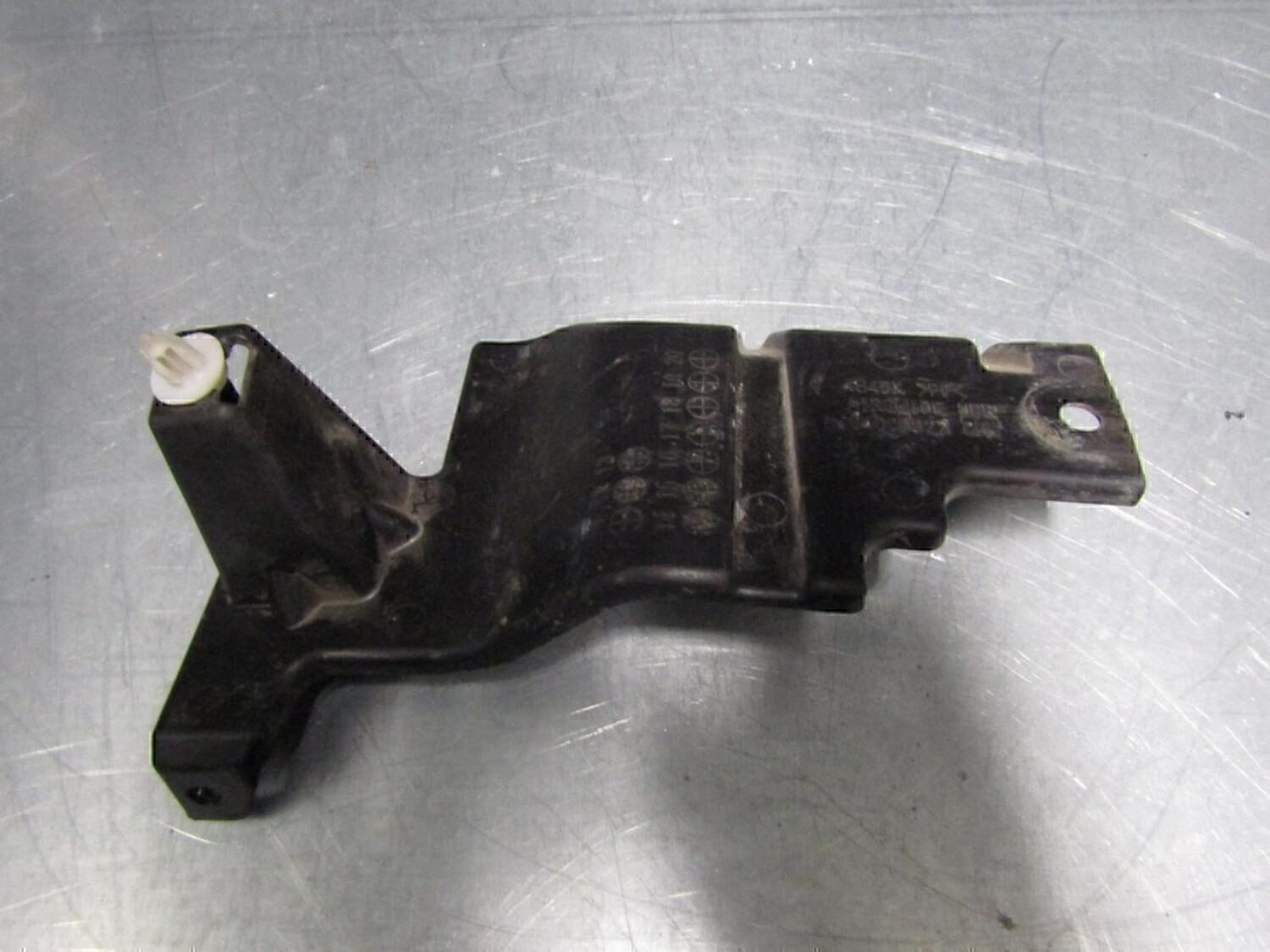 Кронштейн решетки радиатора MITSUBISHI Outlander (GF) 2012>