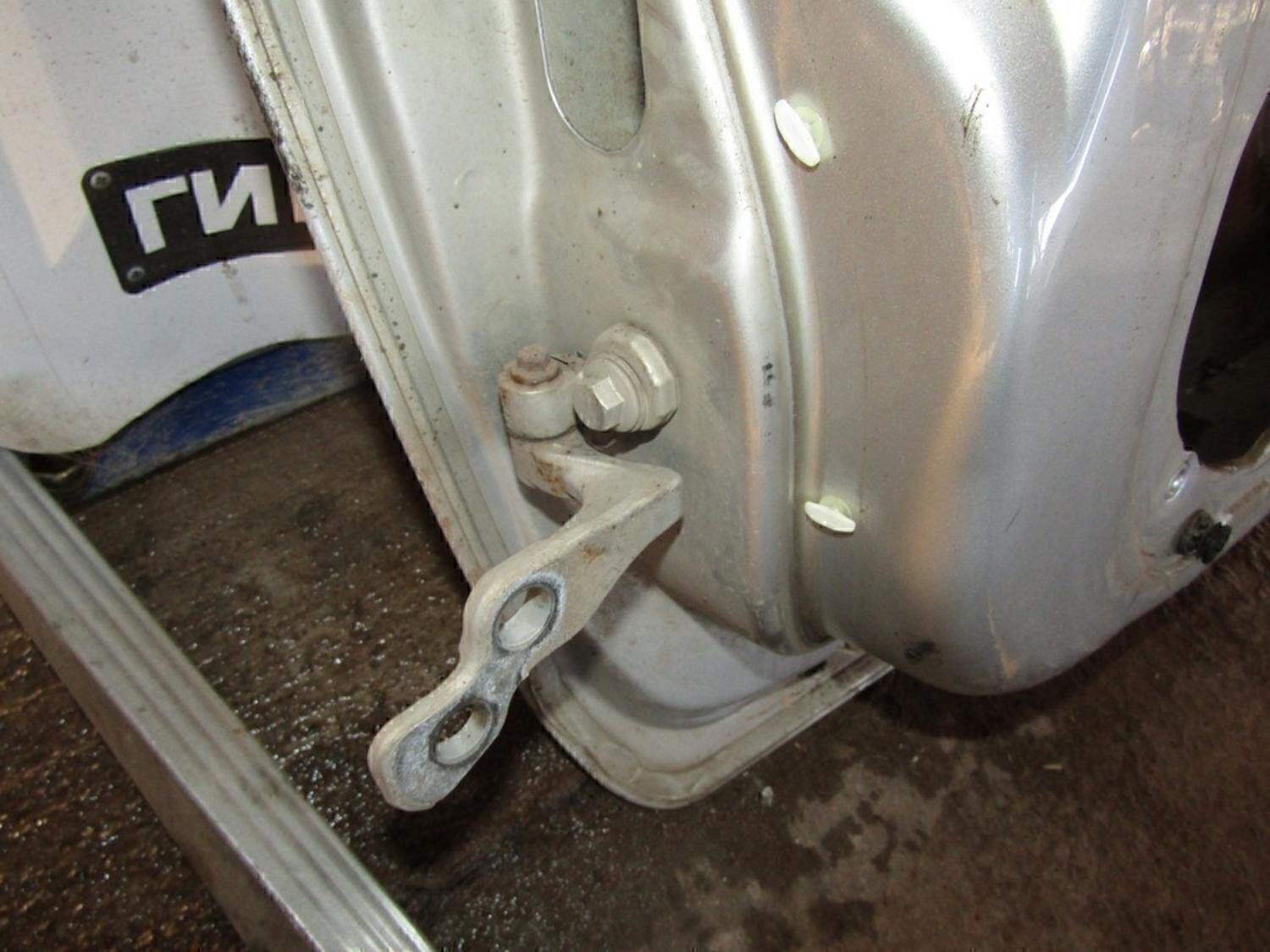 Петля двери передней правой нижняя FORD Focus II 2005-2008