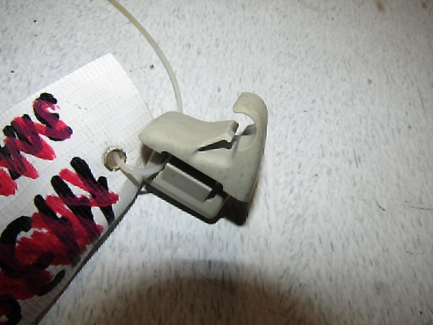 Крючок солнцезащитного козырька MITSUBISHI Lancer (CS/Classic) 2003-2006