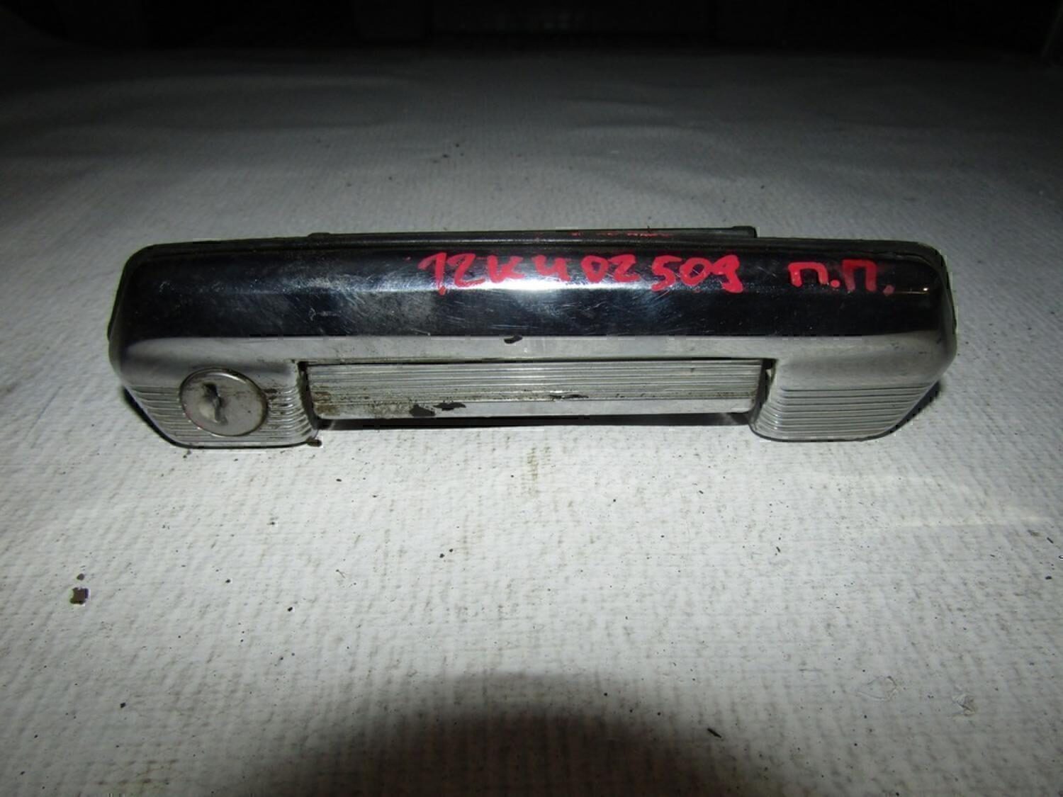 Ручка двери передней наружная правая VAZ NIVA 2121,213,214