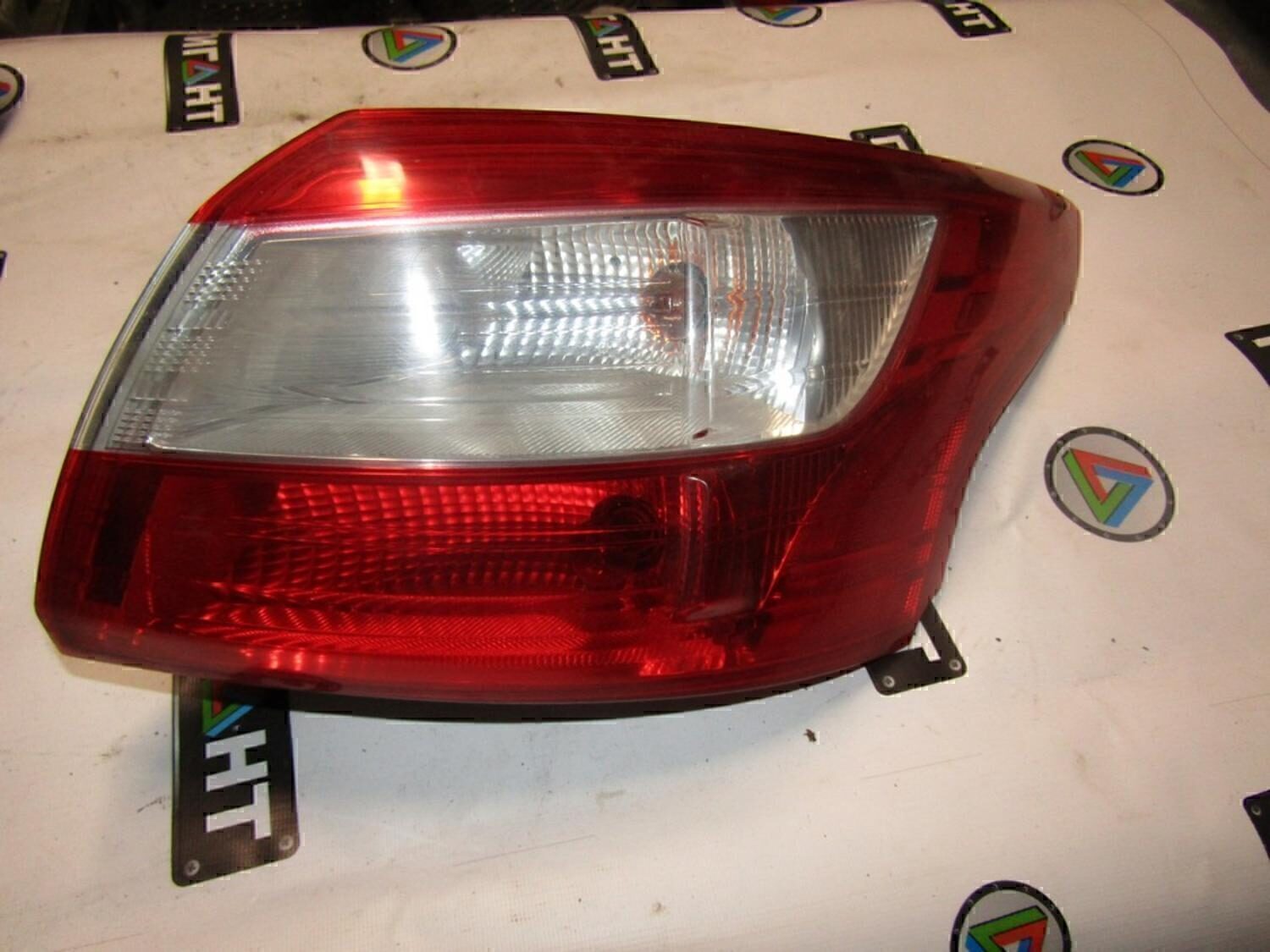 Фонарь задний наружный правый FORD Focus III 2011>