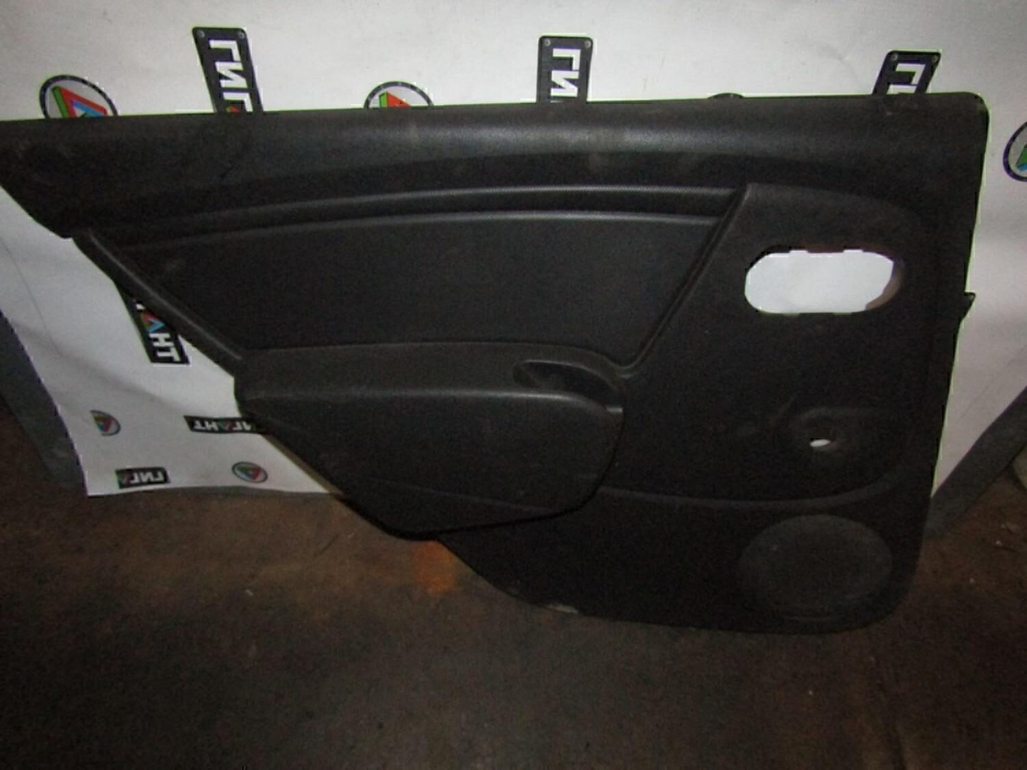Обшивка двери задней левой RENAULT Sandero 2009-2014