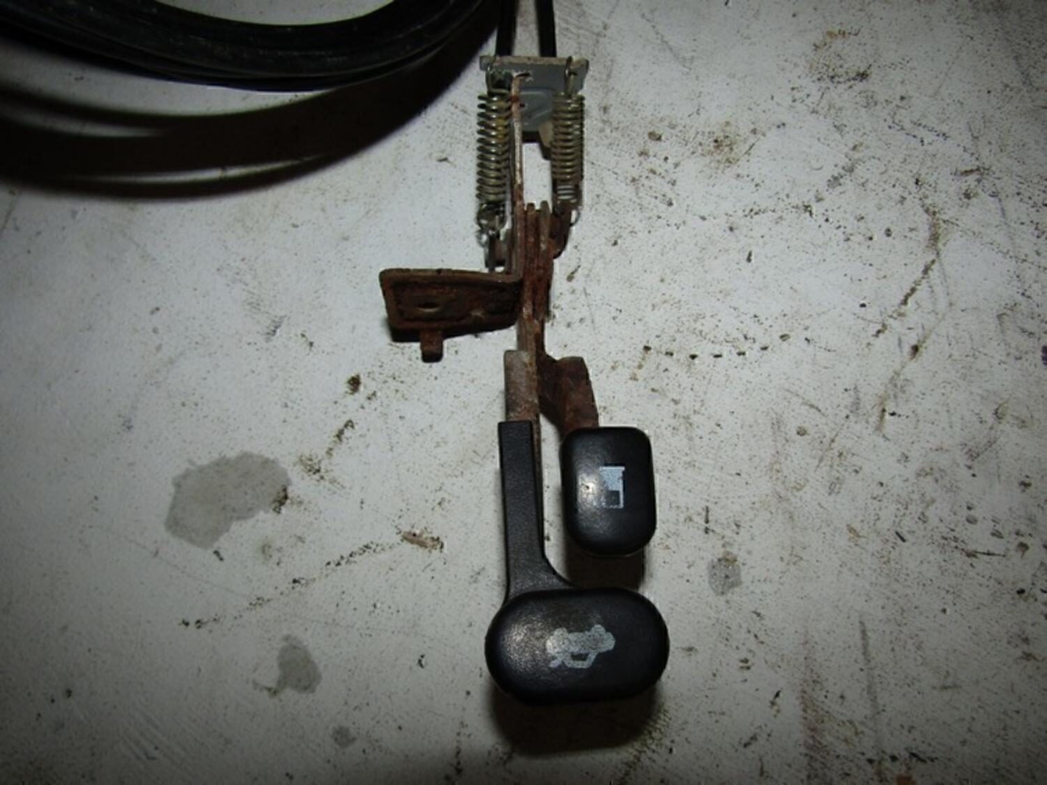 Ручка открывания багажника Chevrolet Lanos 2004-2010