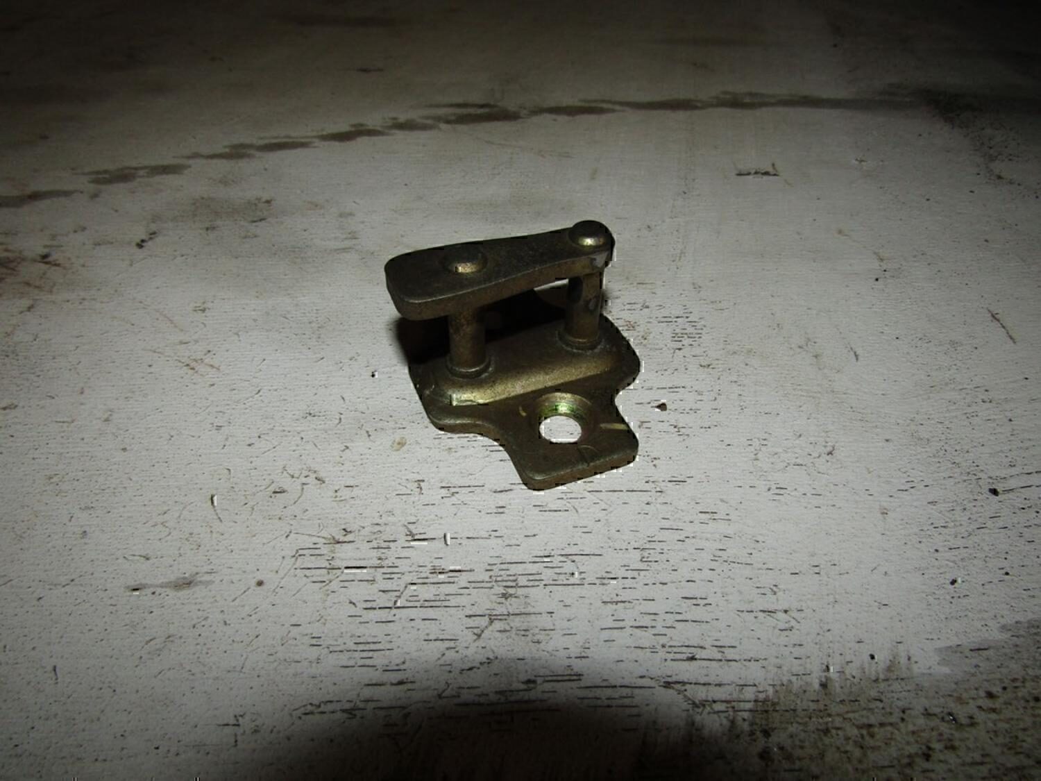 Ответная часть замка двери Chevrolet Aveo (T200) 2003-2008