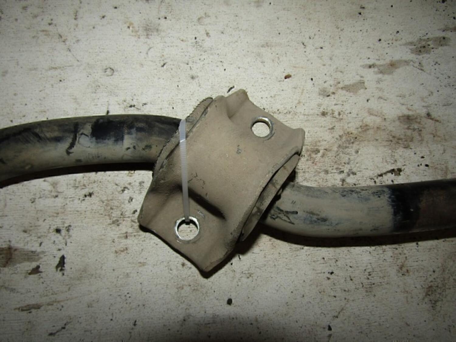 Кронштейн крепления переднего стабилизатора Chevrolet Lacetti 2003-2013