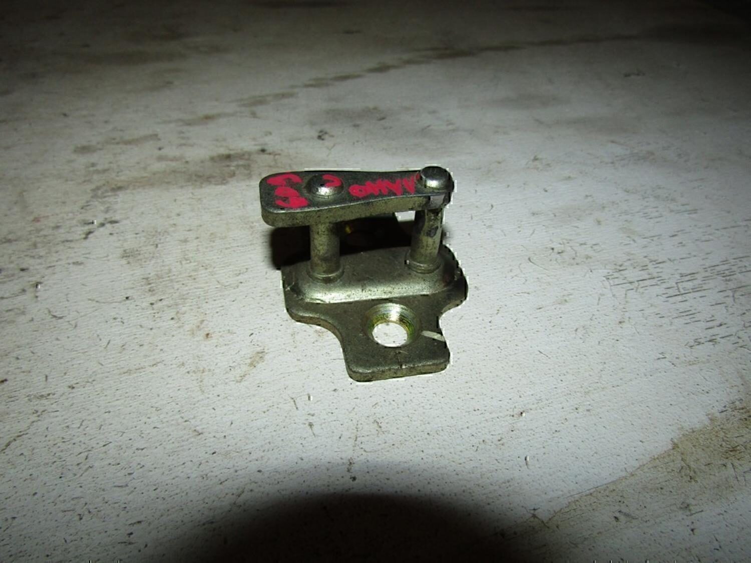 Ответная часть замка двери Chevrolet Aveo (T200) 2003-2008