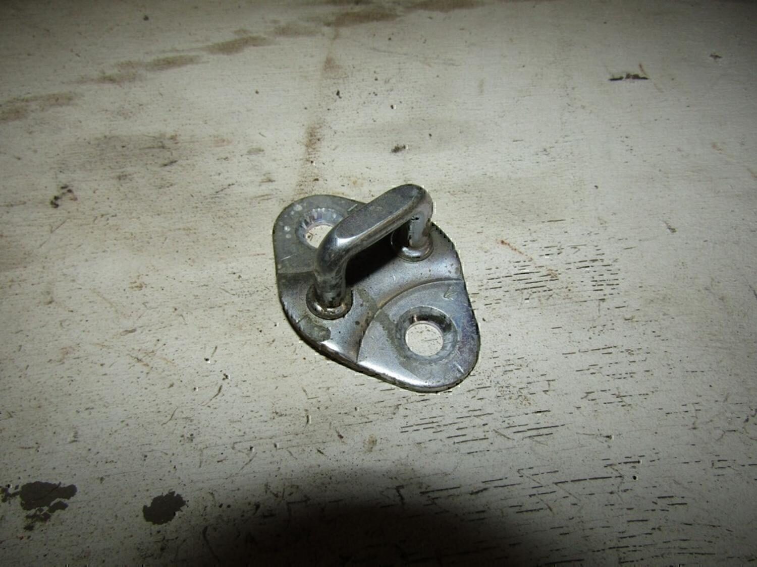 Ответная часть замка двери