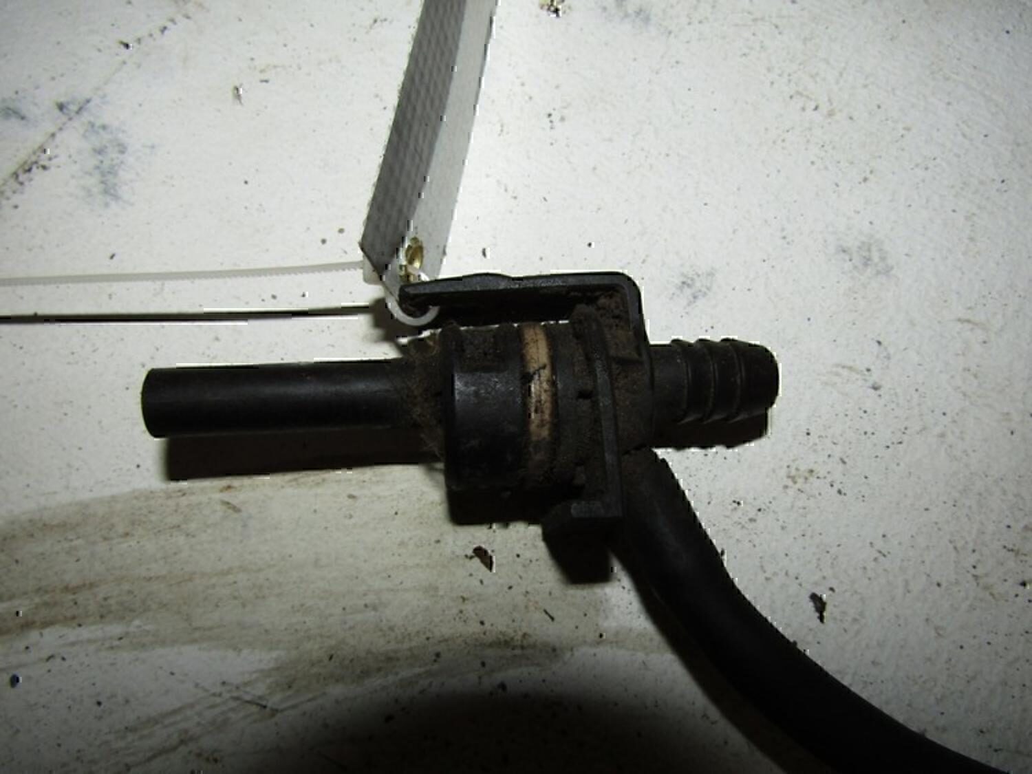 Фланец вент. картер. газов BMW 5-серия E34 1988-1995