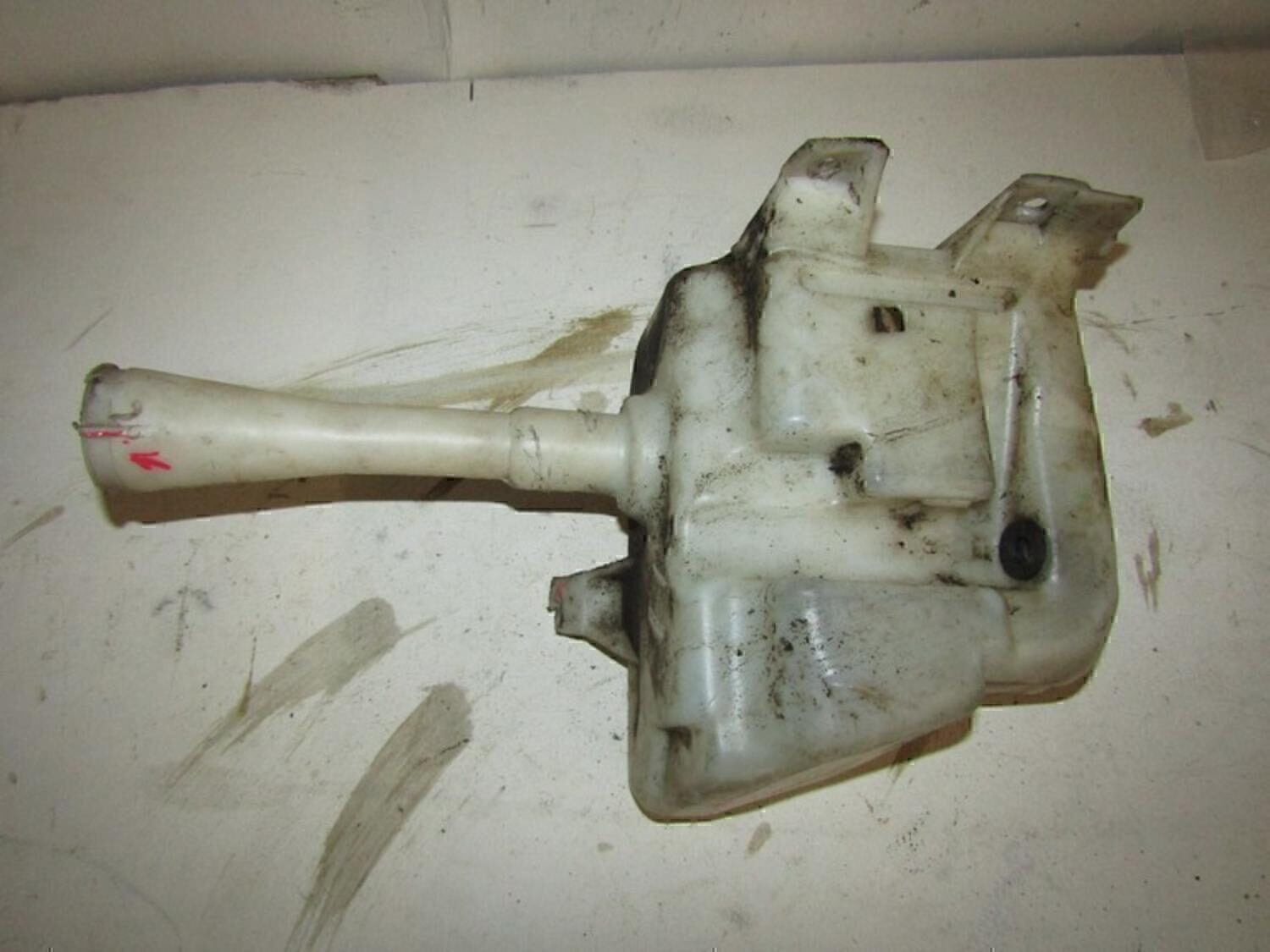 Бачок омывателя лобового стекла NISSAN Almera N16 2000-2006