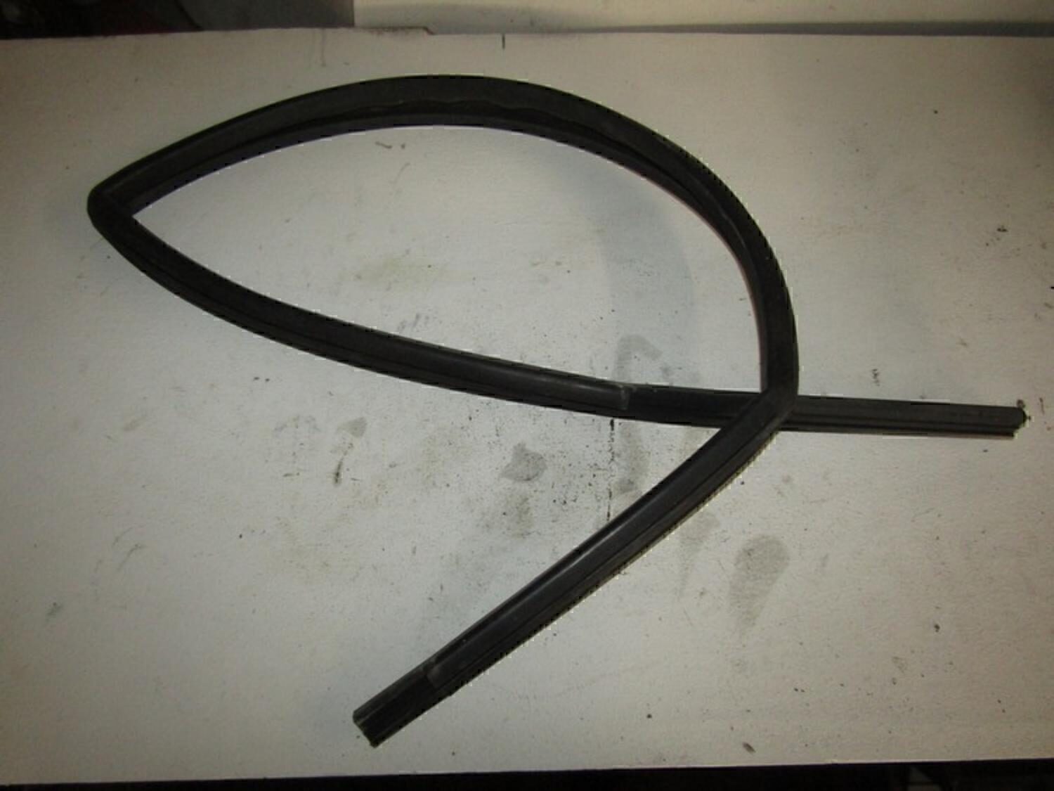 Уплотнитель стекла двери DAEWOO Matiz 2001-2015