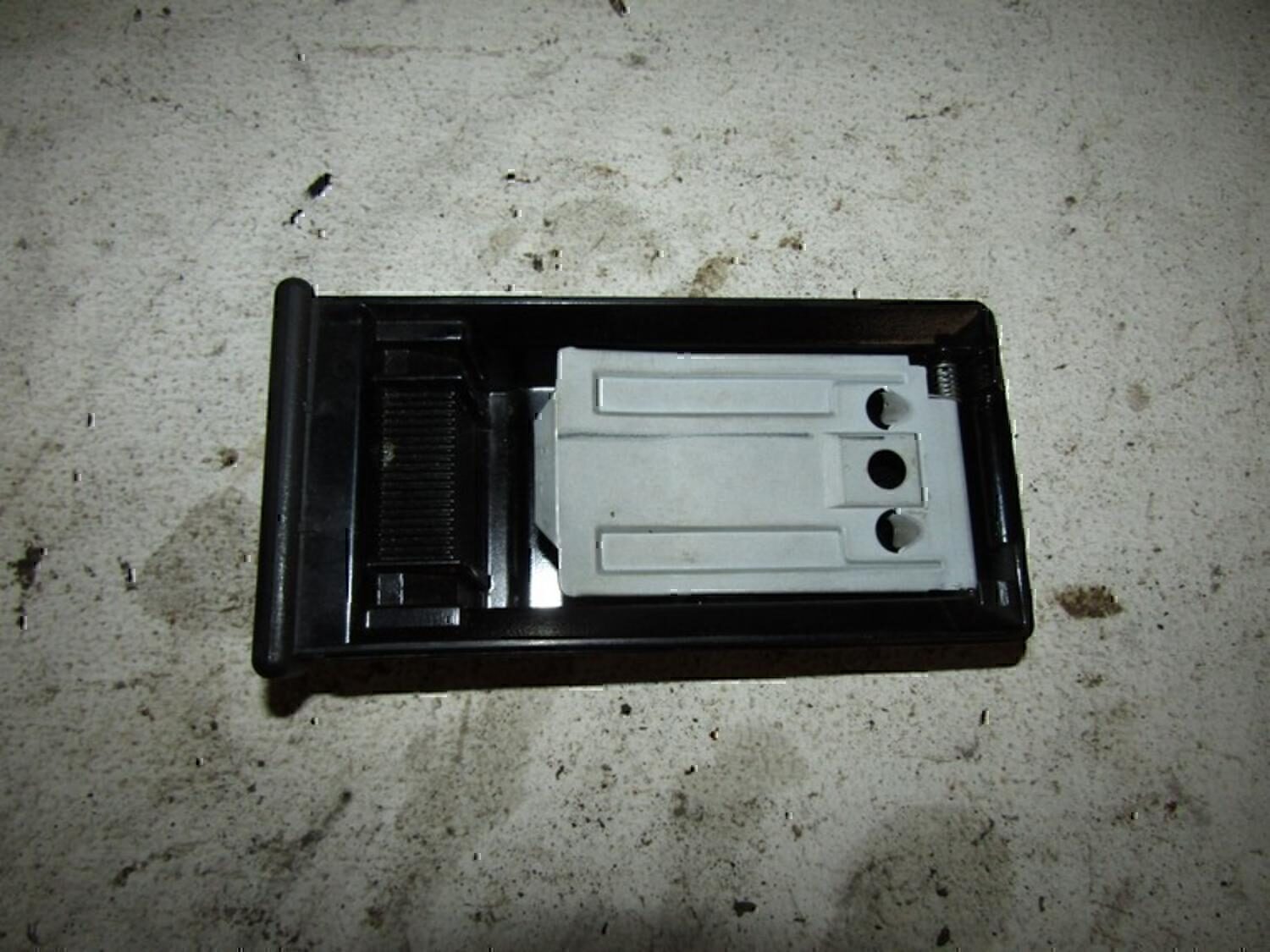 Пепельница передняя NISSAN Almera N16 2000-2006